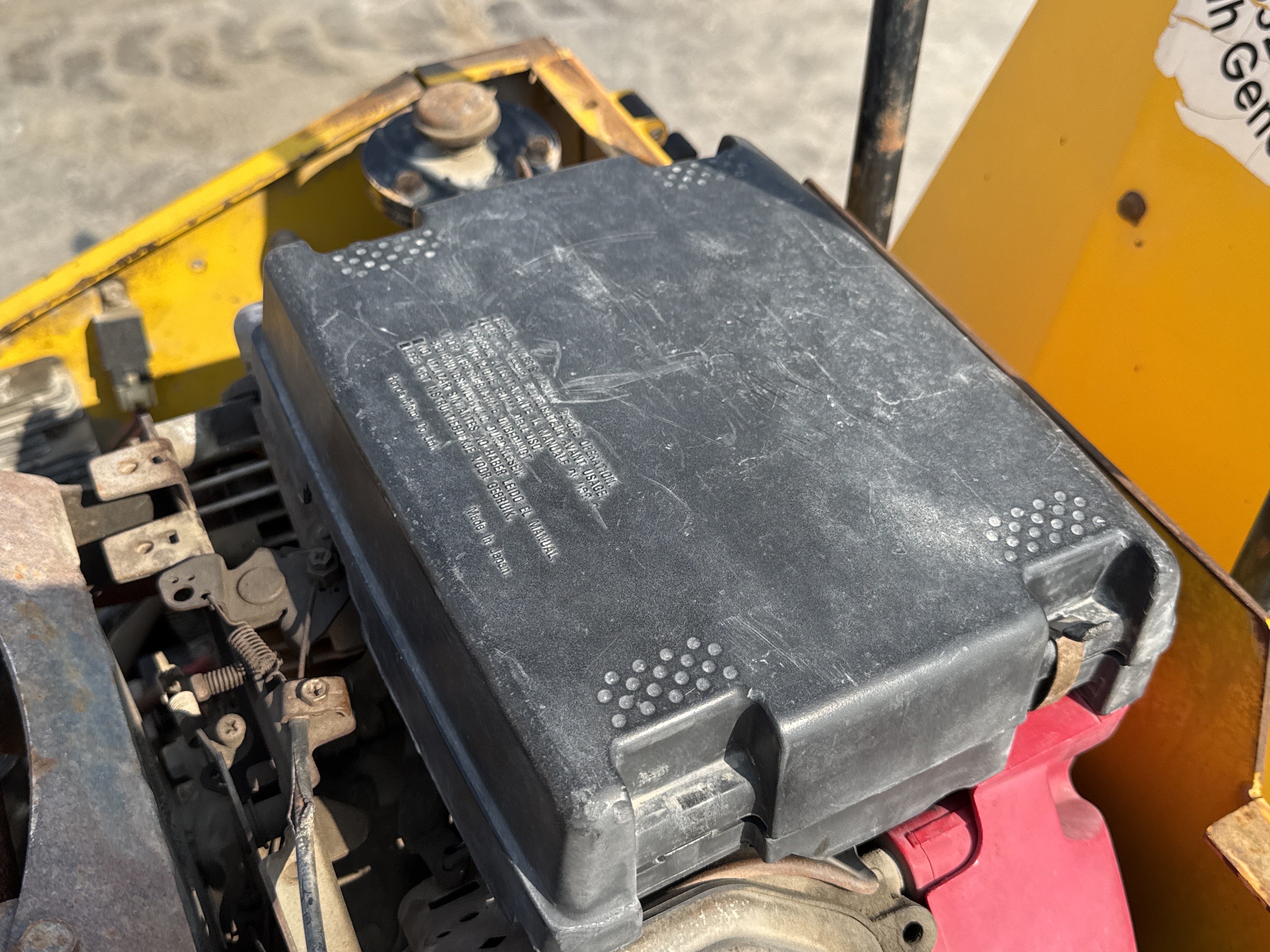 SRC-005-Sakai-CR270-Tandem-rollers-inspection-Engine-Air-intake-system-2