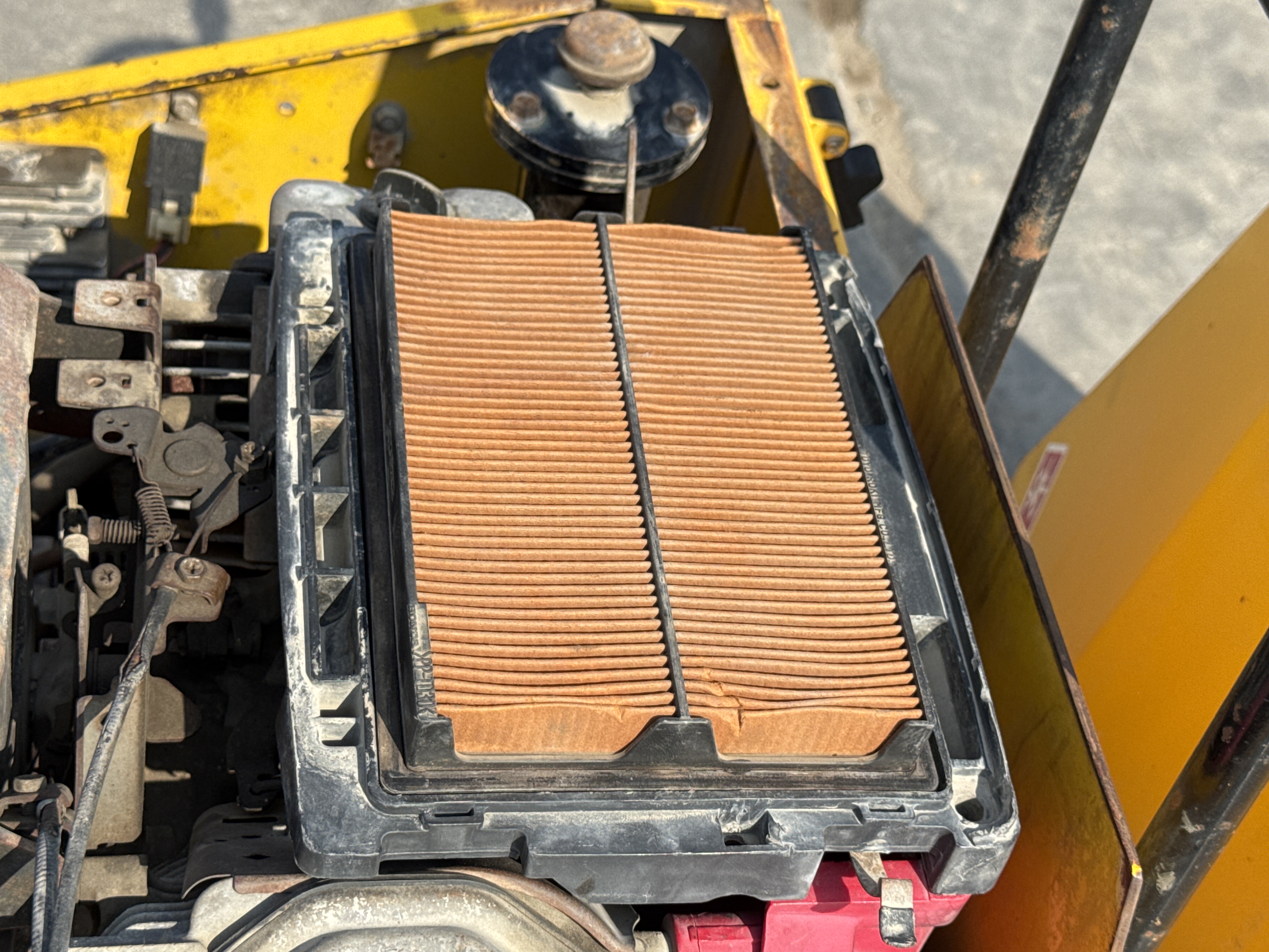 SRC-005-Sakai-CR270-Tandem-rollers-inspection-Engine-Air-intake-system-2