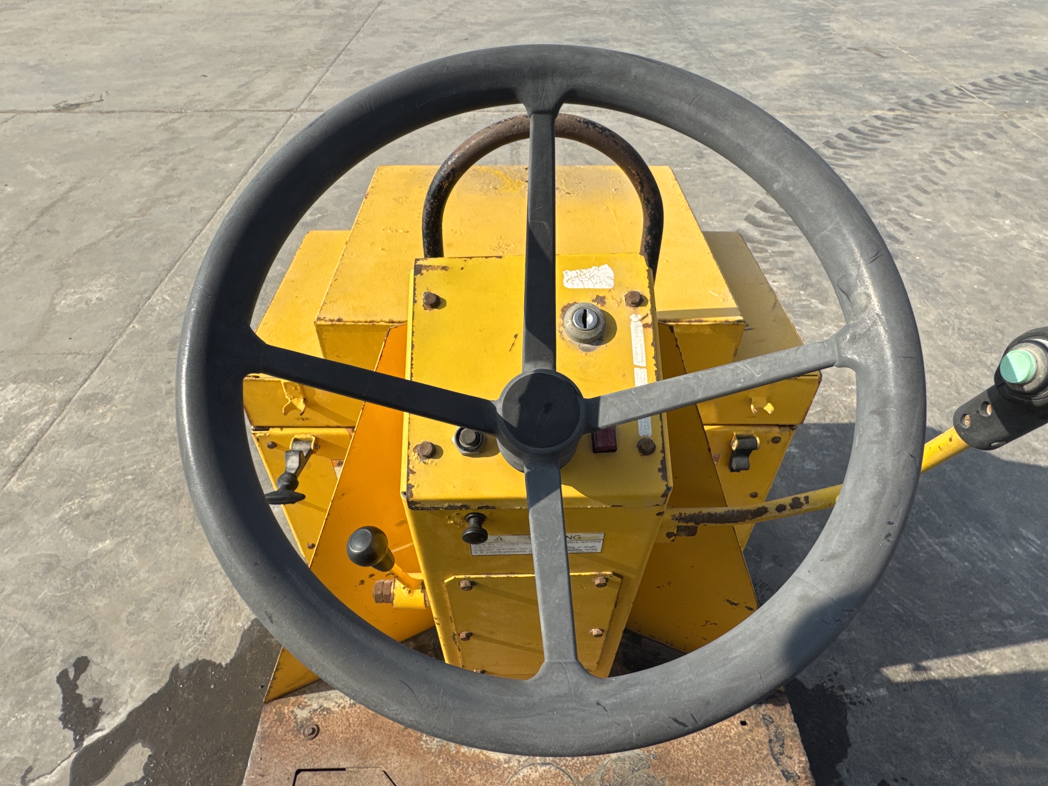 SRC-005-Sakai-CR270-Tandem-rollers-inspection-Cabin-Steering-controls-2