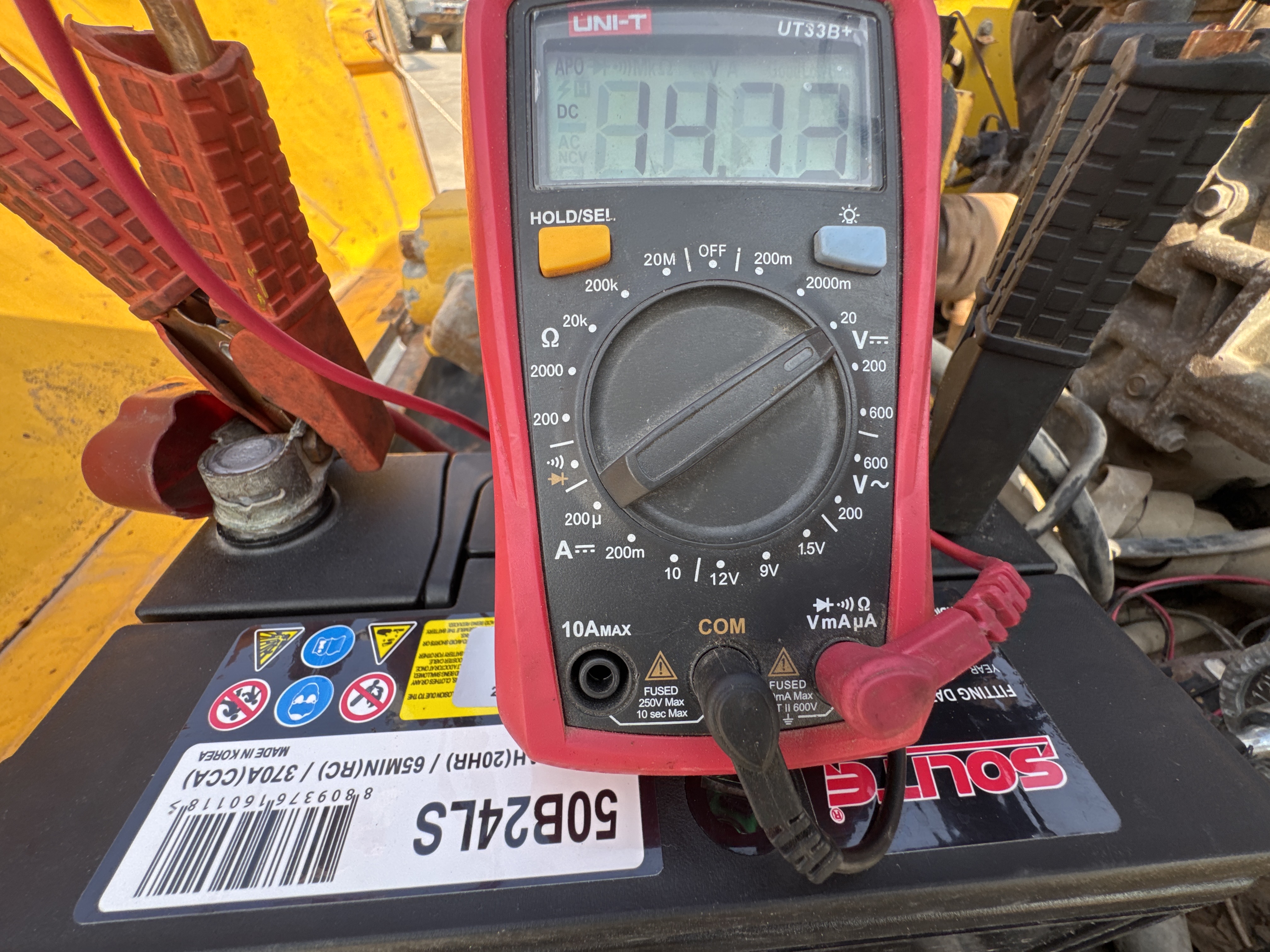 SRC-005-Sakai-CR270-Tandem-rollers-inspection-Electronics-Battery-2