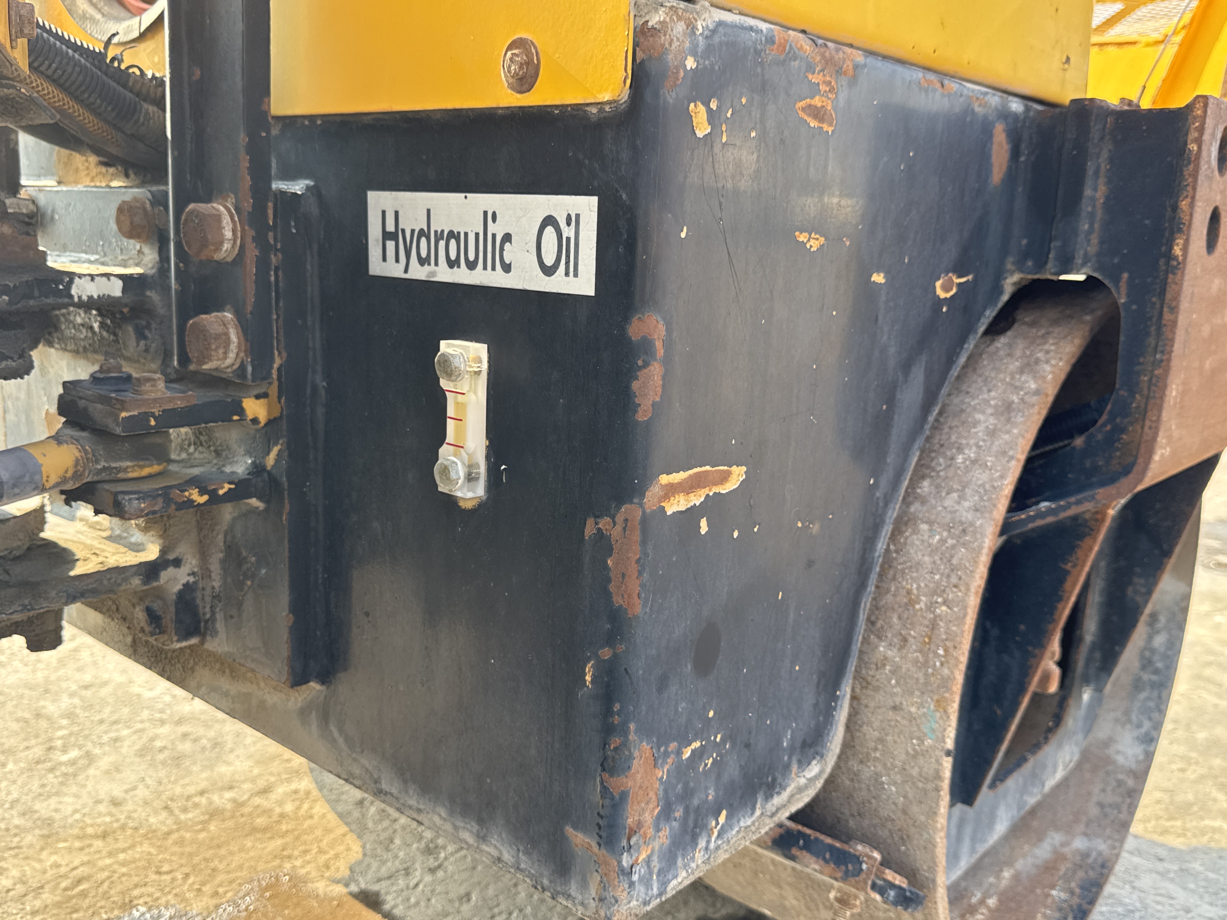 SRC-005-Sakai-CR270-Tandem-rollers-inspection-Hydraulics-Hydraulic-Tank-2