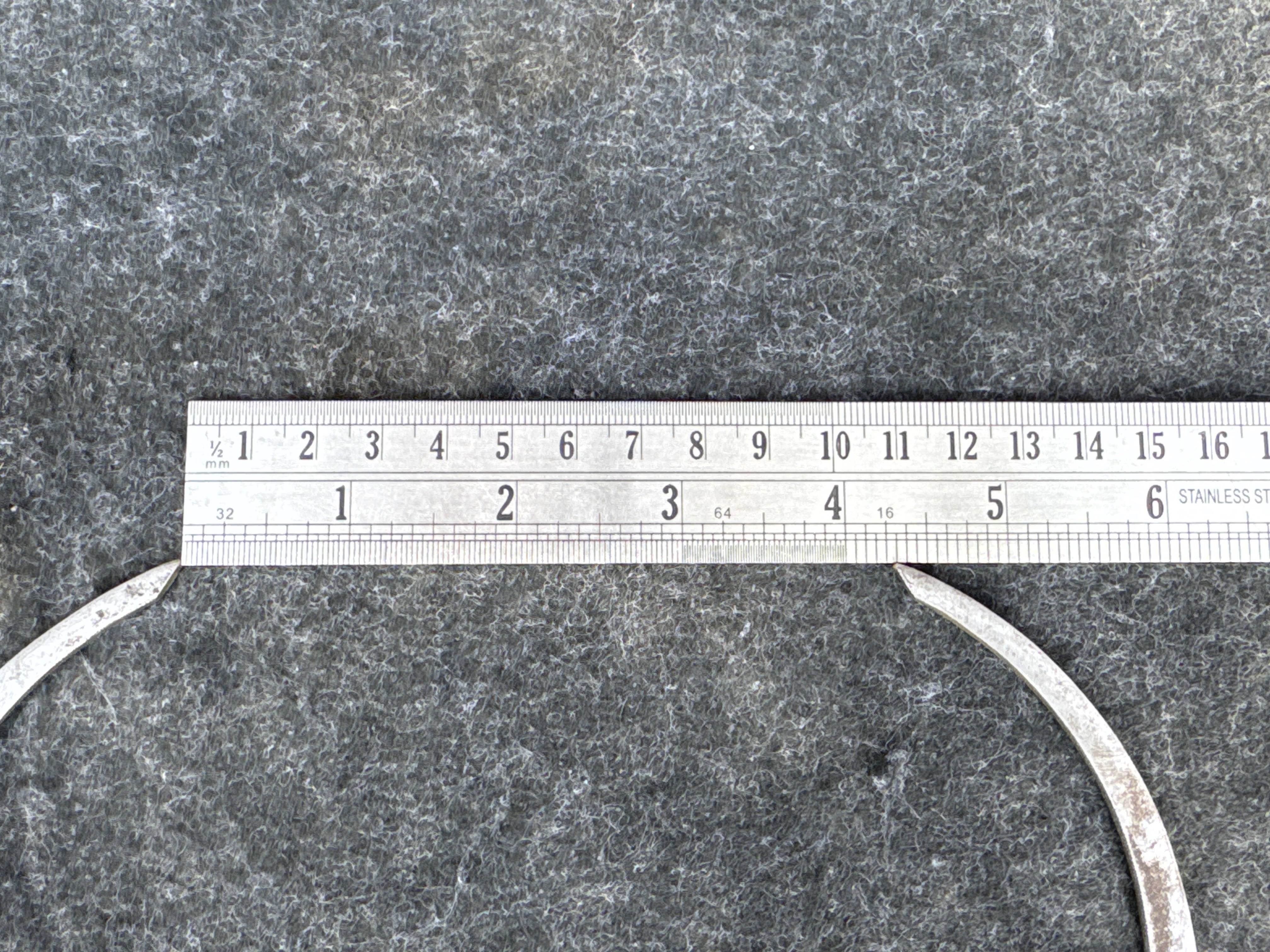 MDX-011-Cat-323D3-Medium-excavators-inspection-Undercarriage-Left-carrier-rollers-5