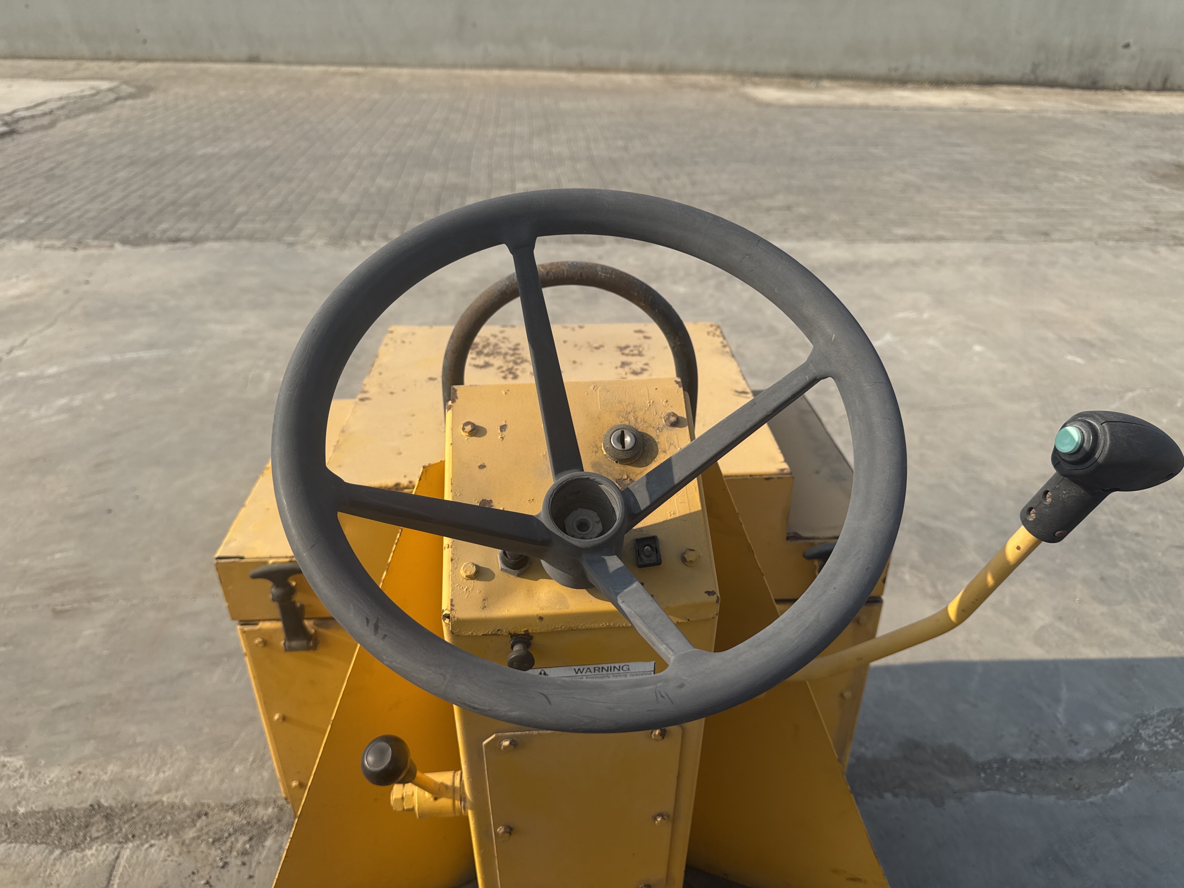 SRC-006-Sakai-CR270-Tandem-rollers-inspection-Cabin-Steering-controls-2