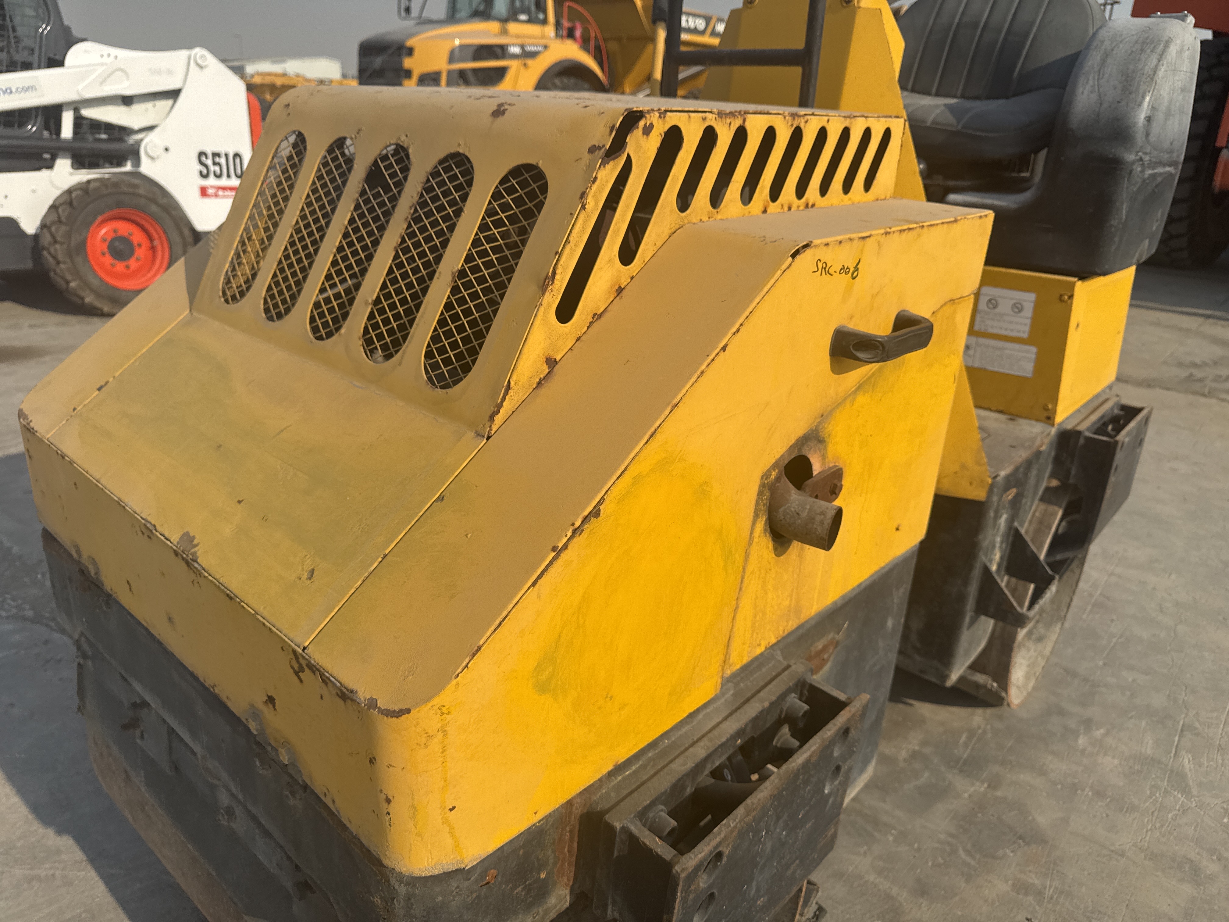 SRC-006-Sakai-CR270-Tandem-rollers-inspection-Structure-Sheet-metal-(fiberglass)-2