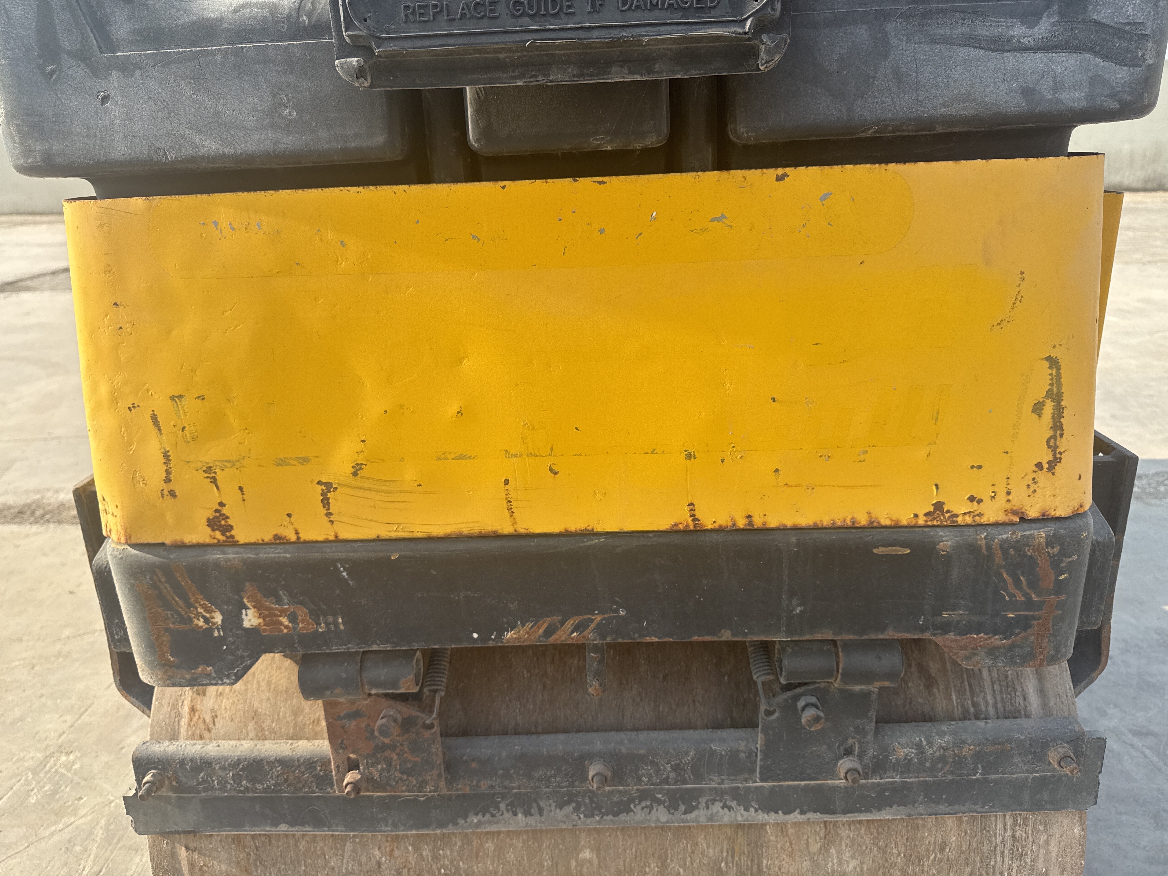 SRC-006-Sakai-CR270-Tandem-rollers-inspection-Structure-Sheet-metal-(fiberglass)-2