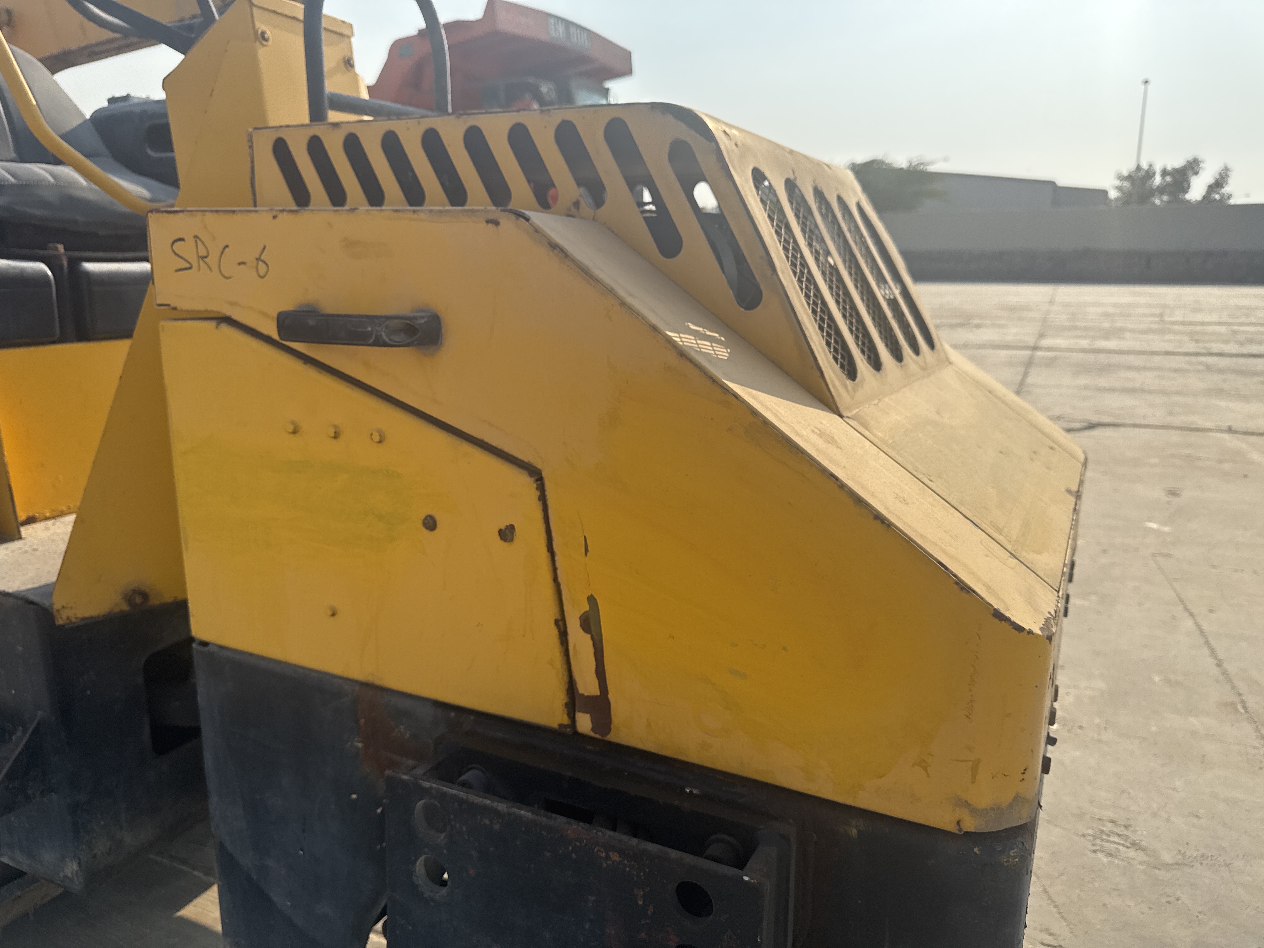 SRC-006-Sakai-CR270-Tandem-rollers-inspection-Structure-Sheet-metal-(fiberglass)-2