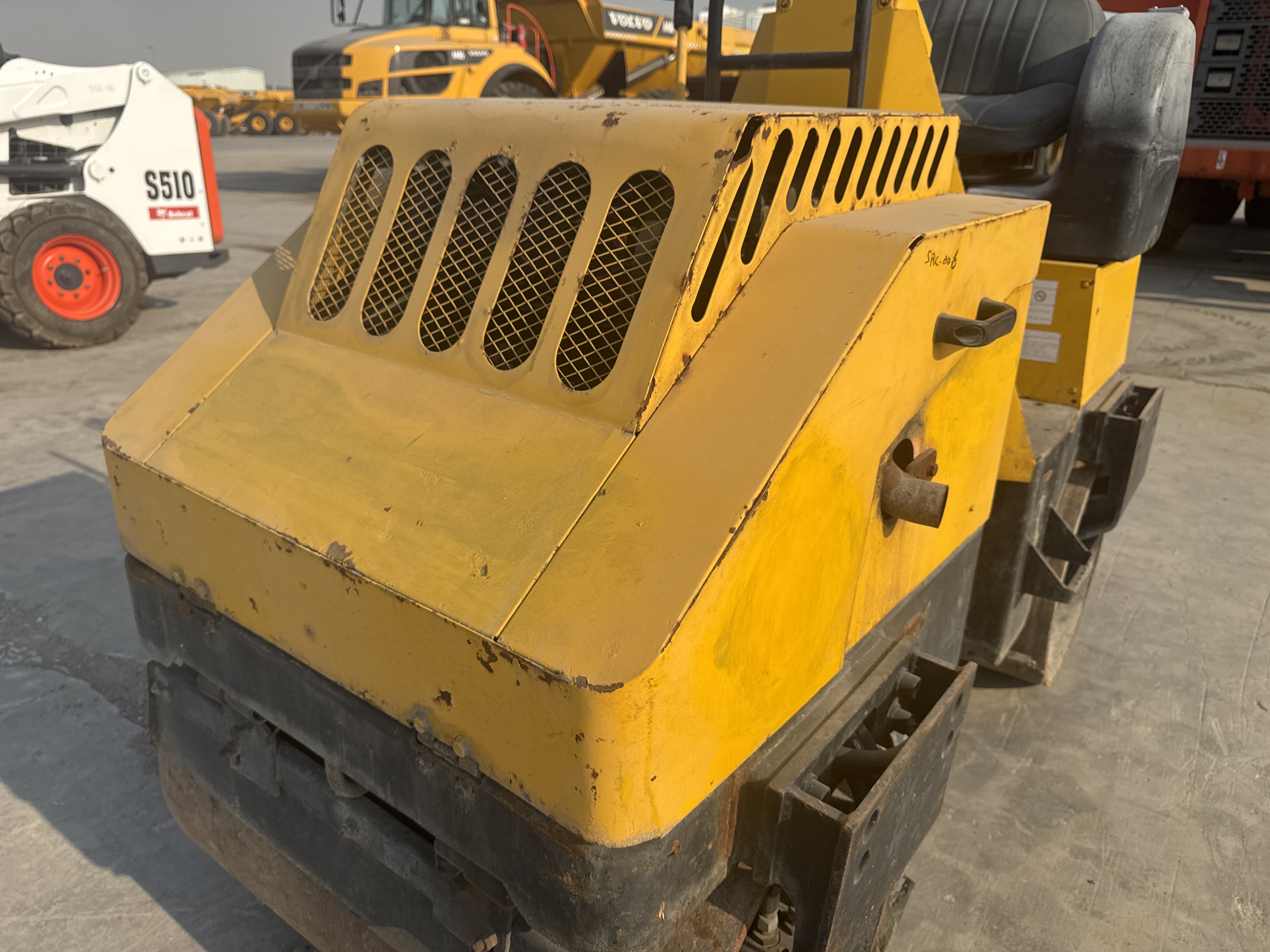 SRC-006-Sakai-CR270-Tandem-rollers-inspection-Structure-Sheet-metal-(fiberglass)-2