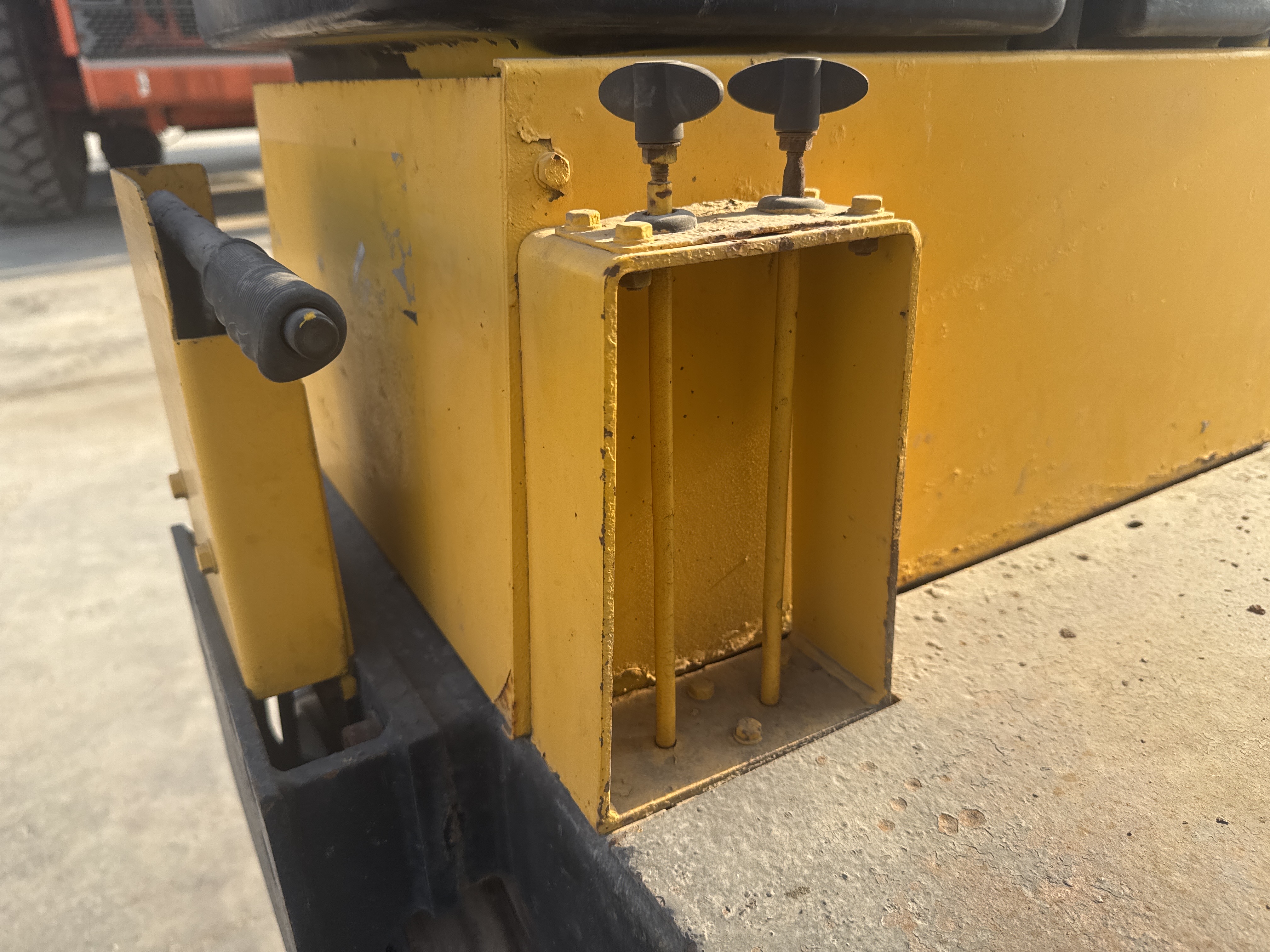 SRC-006-Sakai-CR270-Tandem-rollers-inspection-Structure-Water-spraying-system-2