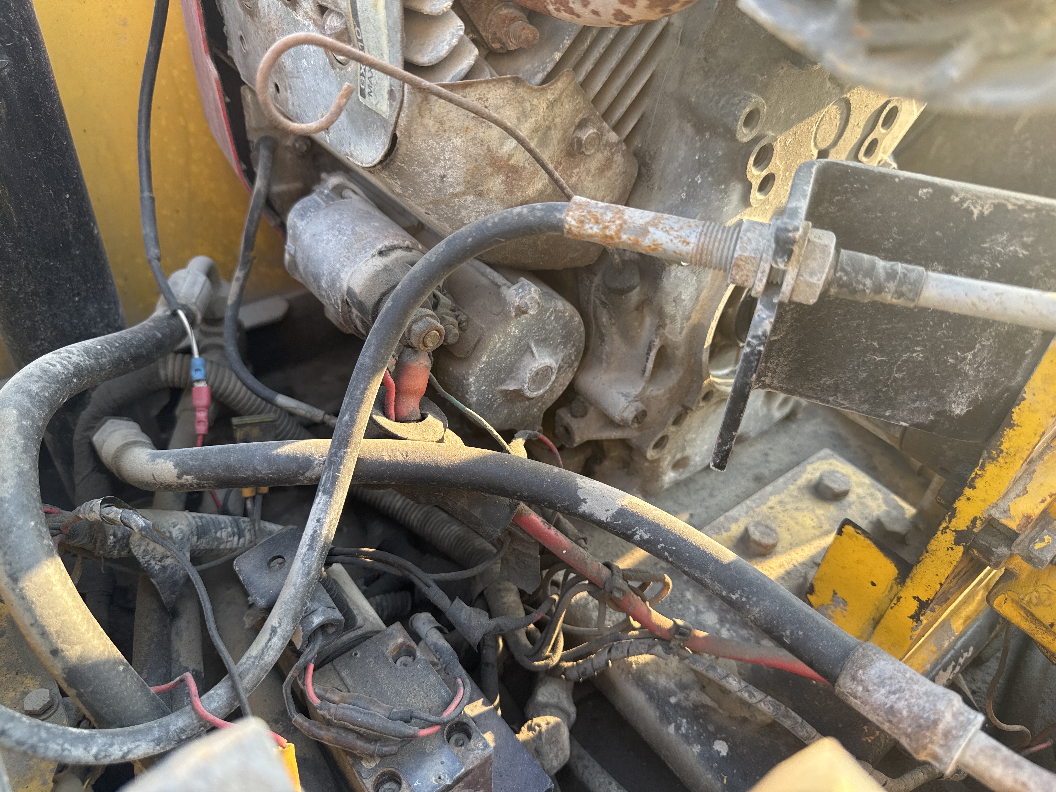 SRC-006-Sakai-CR270-Tandem-rollers-inspection-Engine-Hoses-2