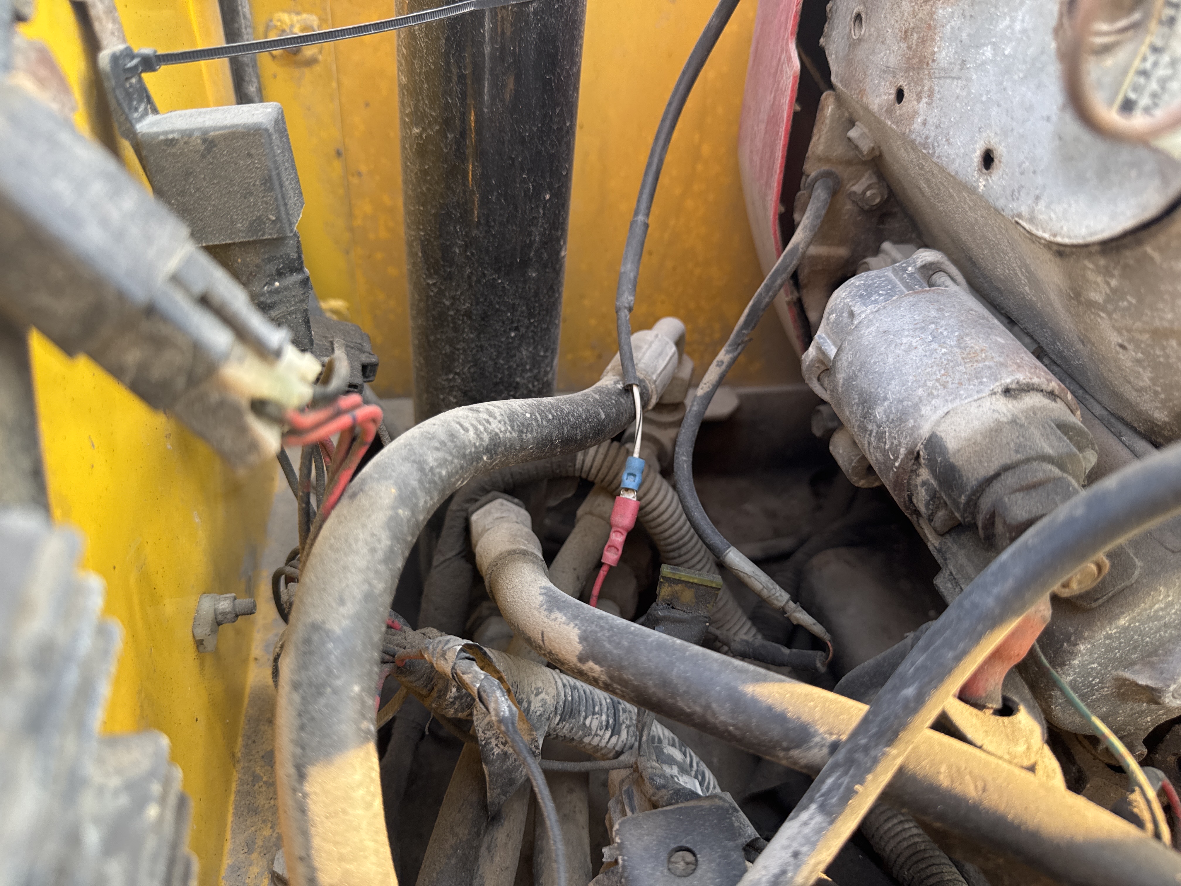 SRC-006-Sakai-CR270-Tandem-rollers-inspection-Engine-Hoses-2