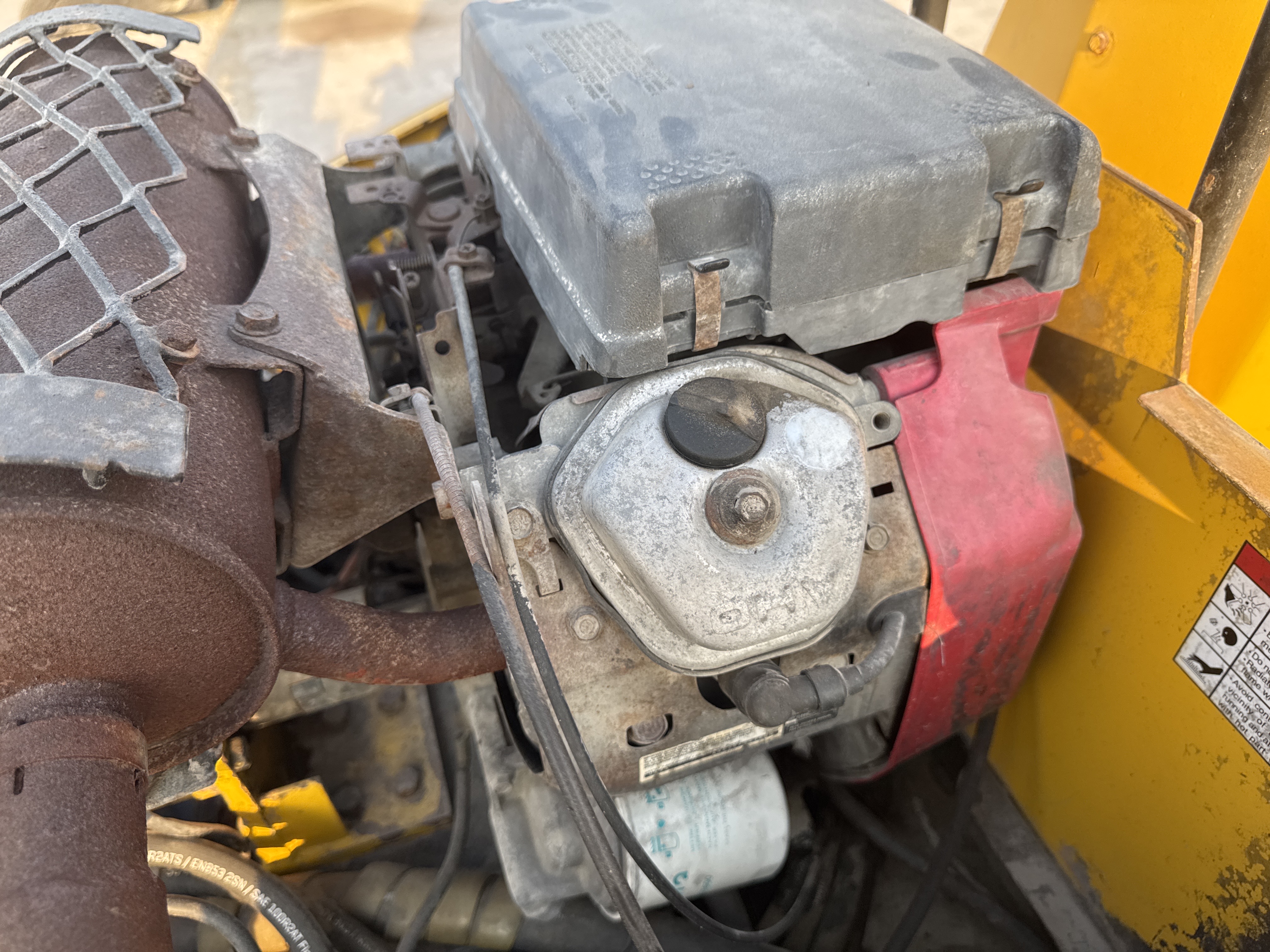 SRC-006-Sakai-CR270-Tandem-rollers-inspection-Engine-Engine-oil-leaks-2