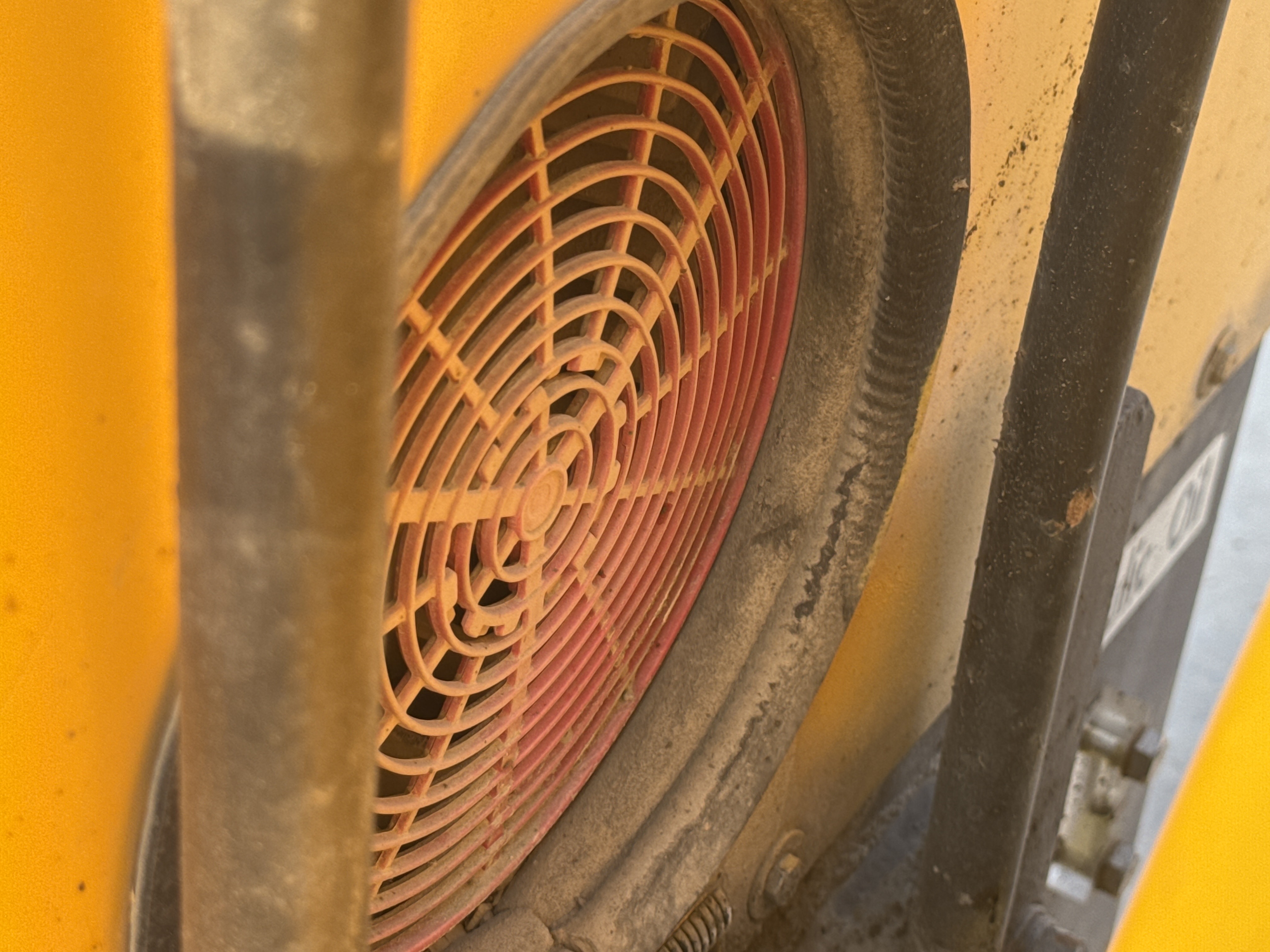 SRC-006-Sakai-CR270-Tandem-rollers-inspection-Engine-Cooling-fan-and-fan-guard-2