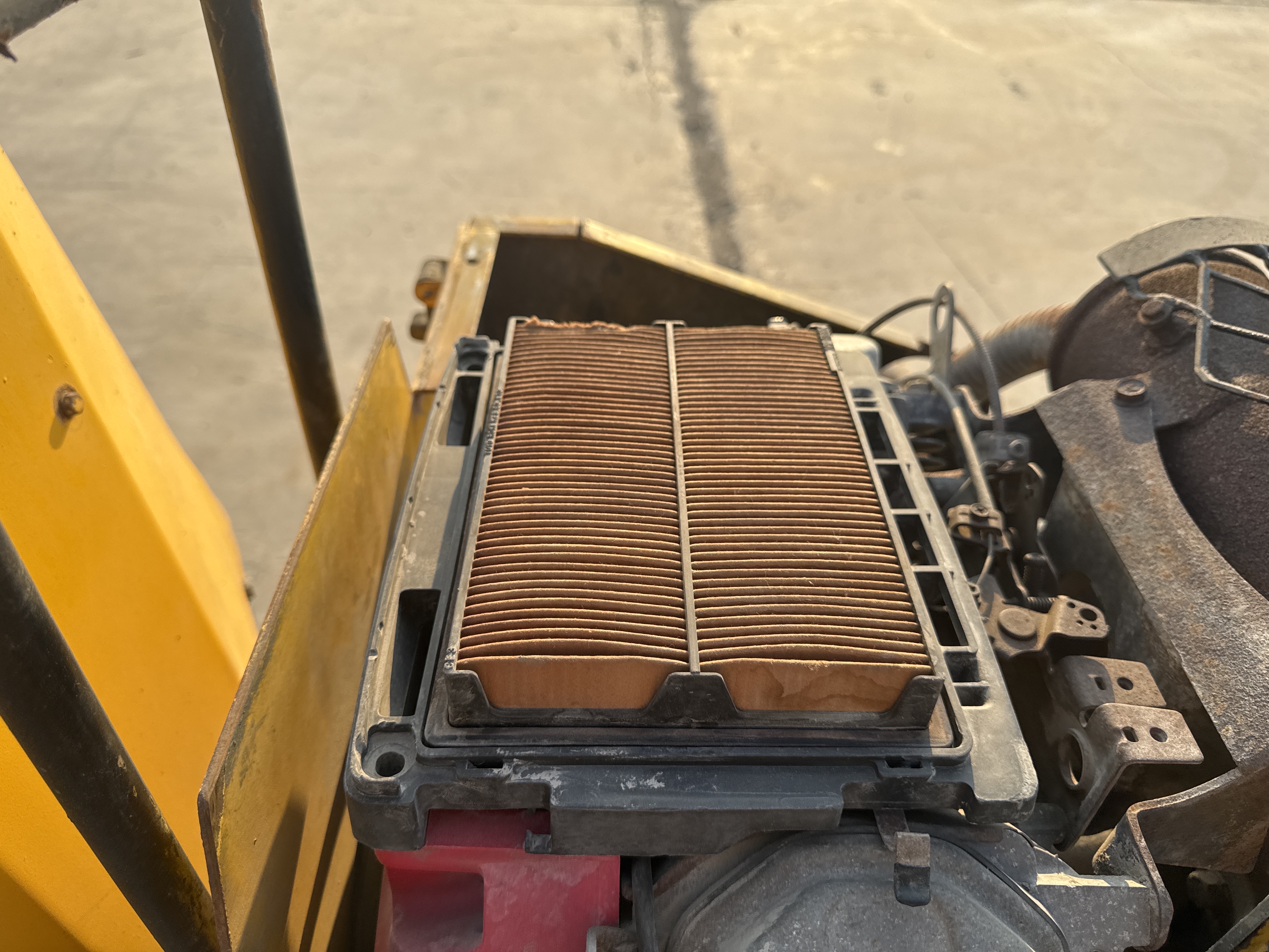 SRC-006-Sakai-CR270-Tandem-rollers-inspection-Engine-Air-intake-system-2