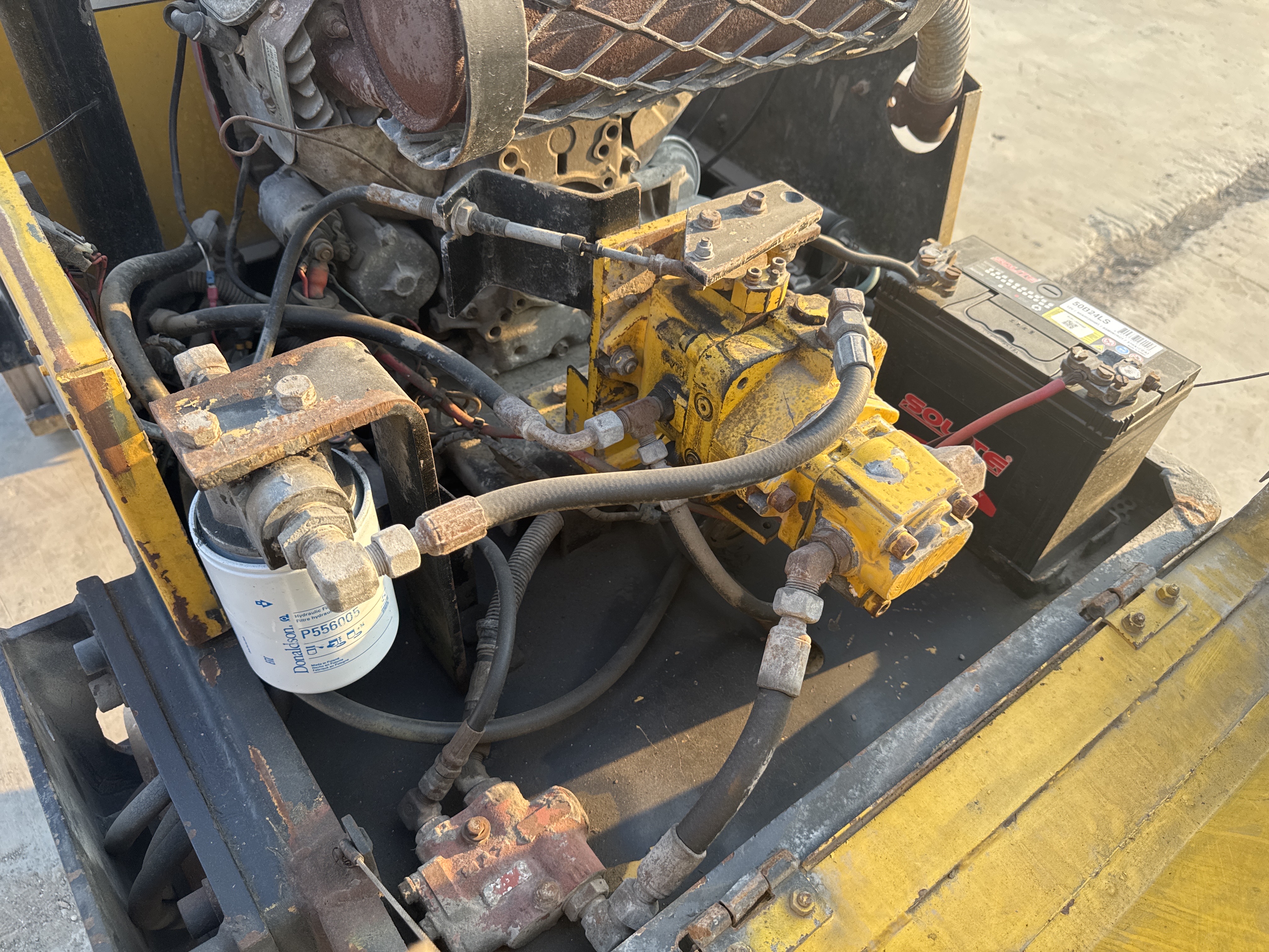 SRC-006-Sakai-CR270-Tandem-rollers-inspection-Hydraulics-Hydraulic-pump-2