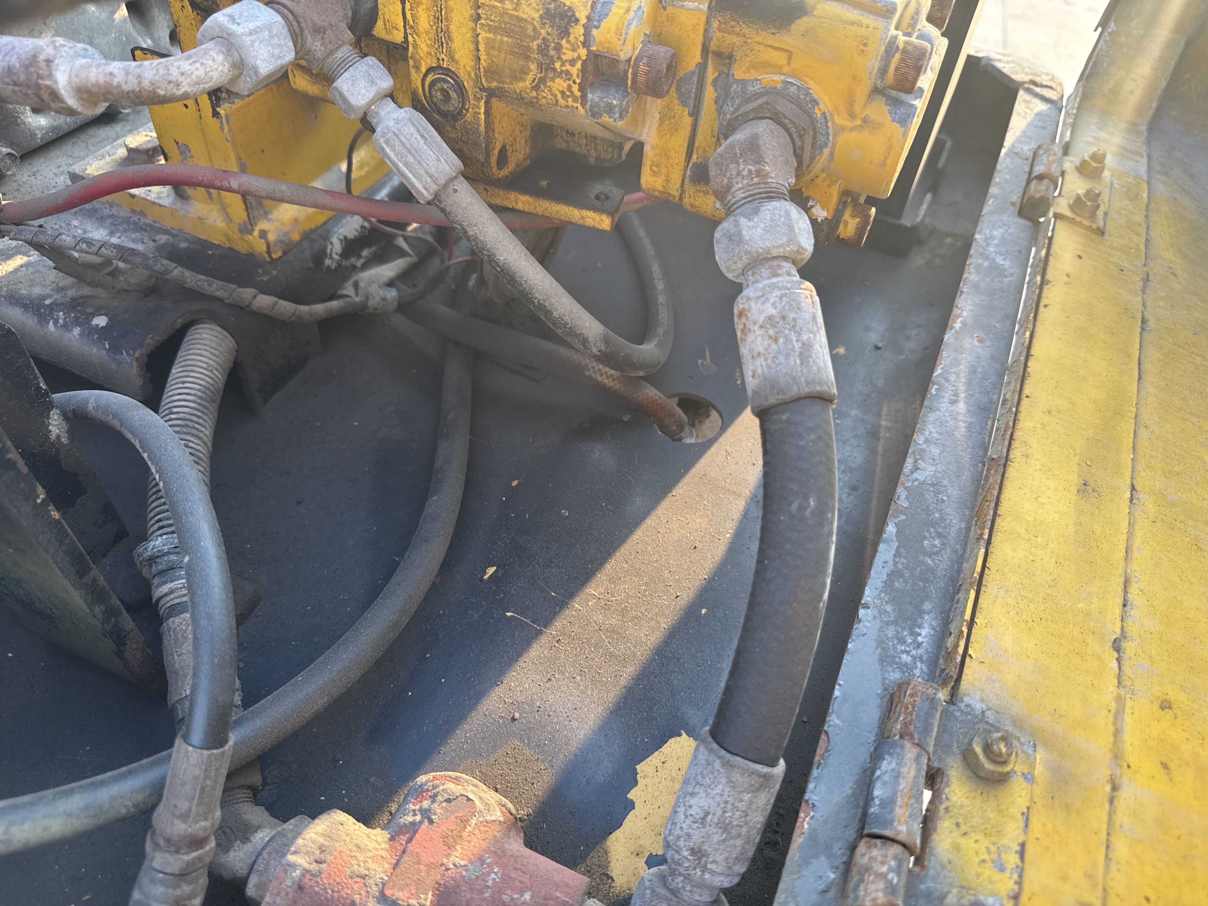 SRC-006-Sakai-CR270-Tandem-rollers-inspection-Hydraulics-Hydraulic-pump-2