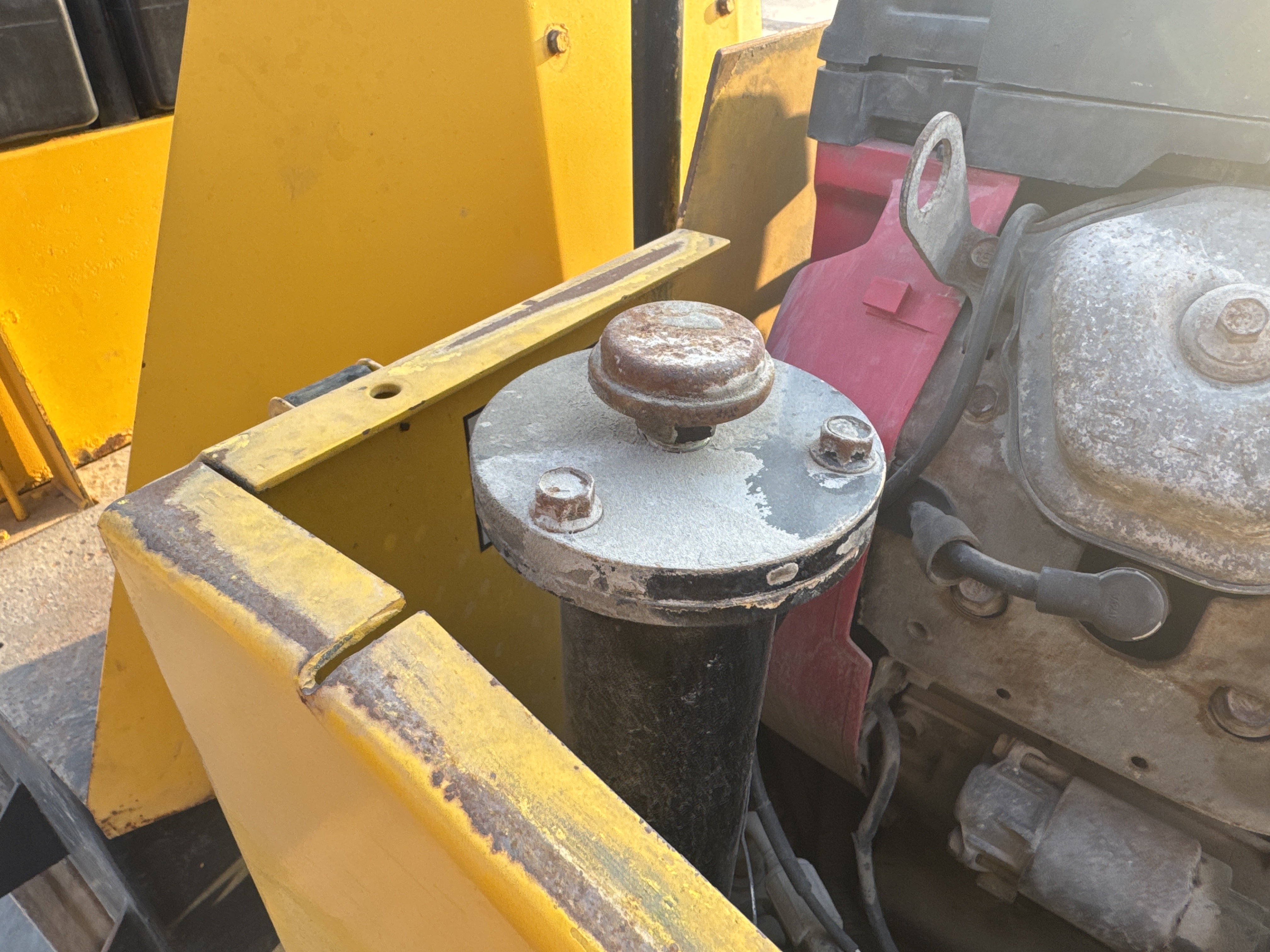 SRC-006-Sakai-CR270-Tandem-rollers-inspection-Hydraulics-Hydraulic-Tank-2