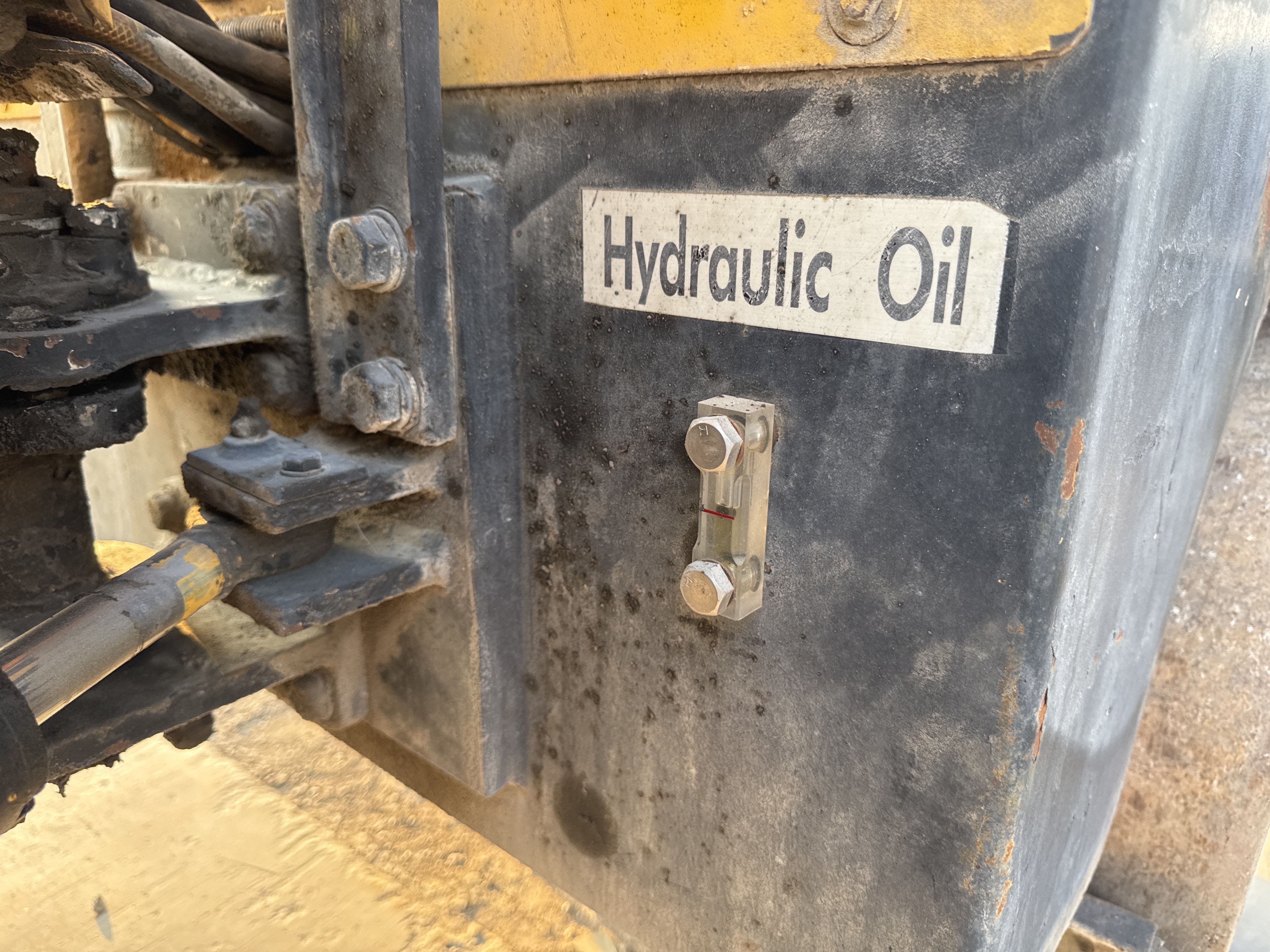SRC-006-Sakai-CR270-Tandem-rollers-inspection-Hydraulics-Hydraulic-Tank-2