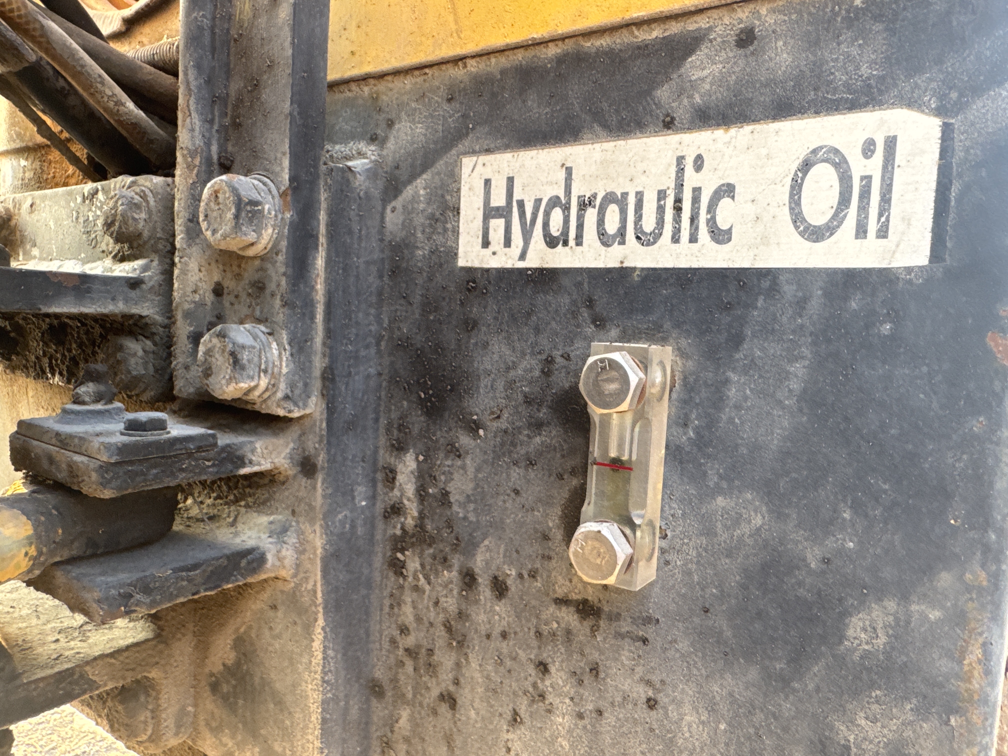 SRC-006-Sakai-CR270-Tandem-rollers-inspection-Hydraulics-Hydraulic-Tank-2