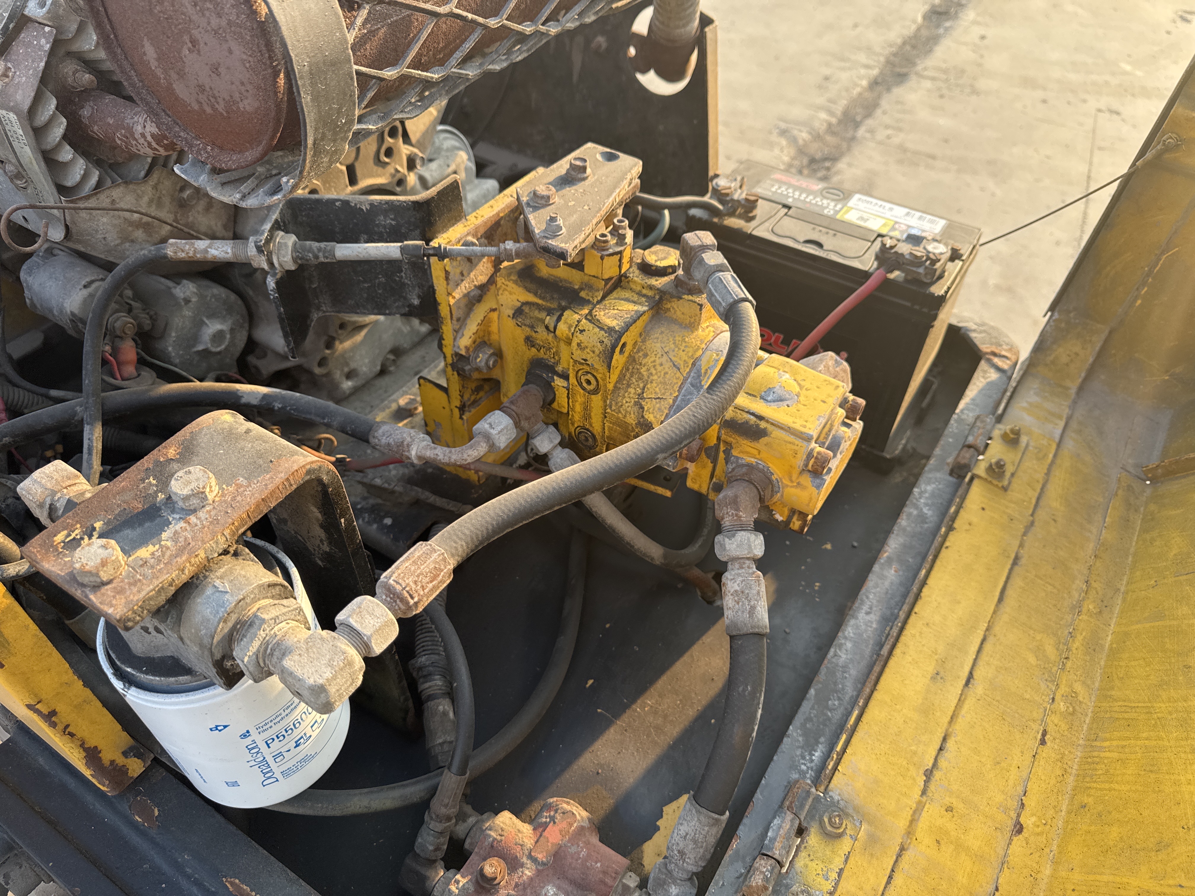 SRC-006-Sakai-CR270-Tandem-rollers-inspection-Hydraulics-Hydraulic-hoses-and-lines-2