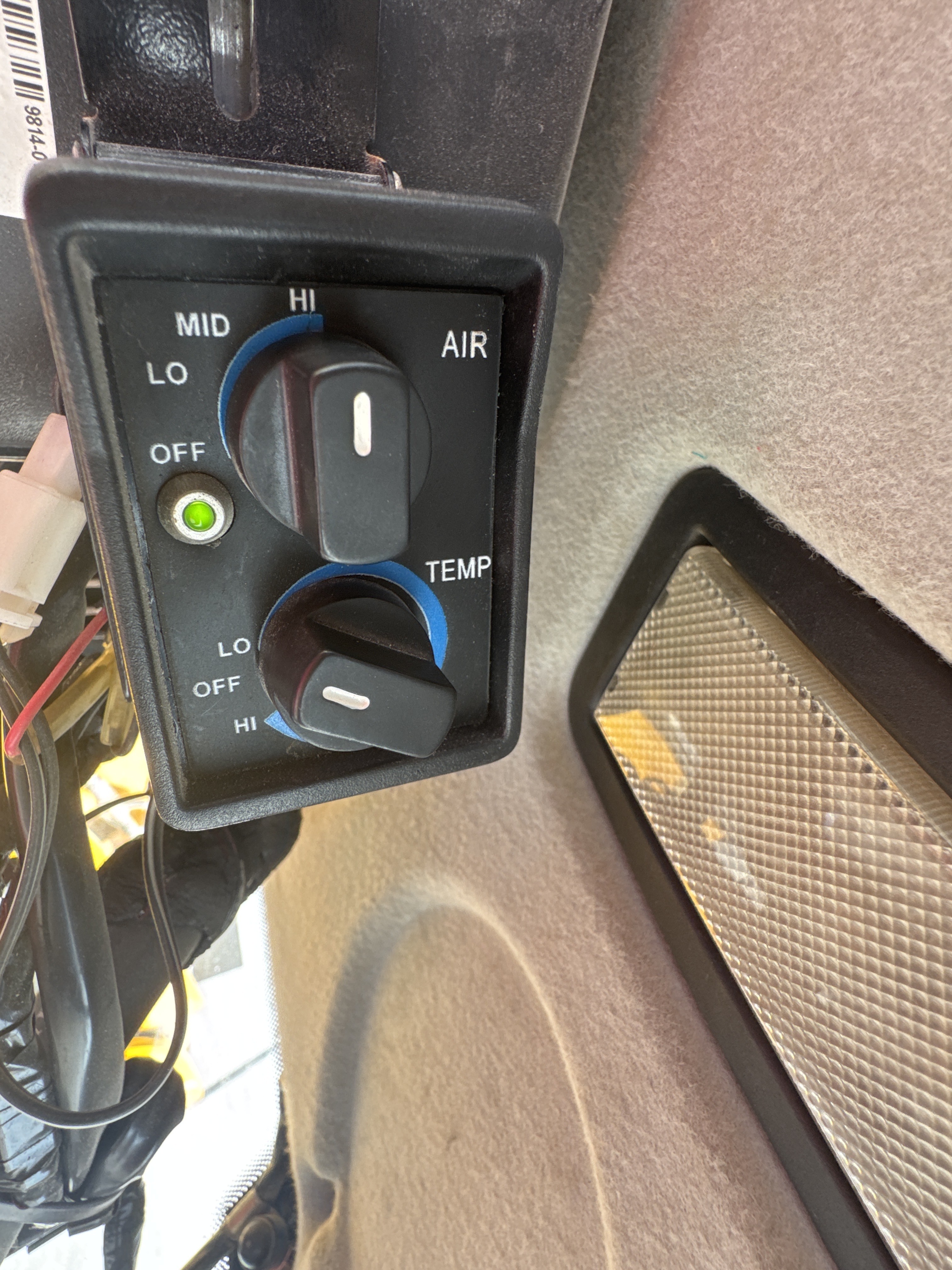 THM-003-JCB-540-170-Telehandlers-inspection-Air-conditioning-A/C-control-panel-2