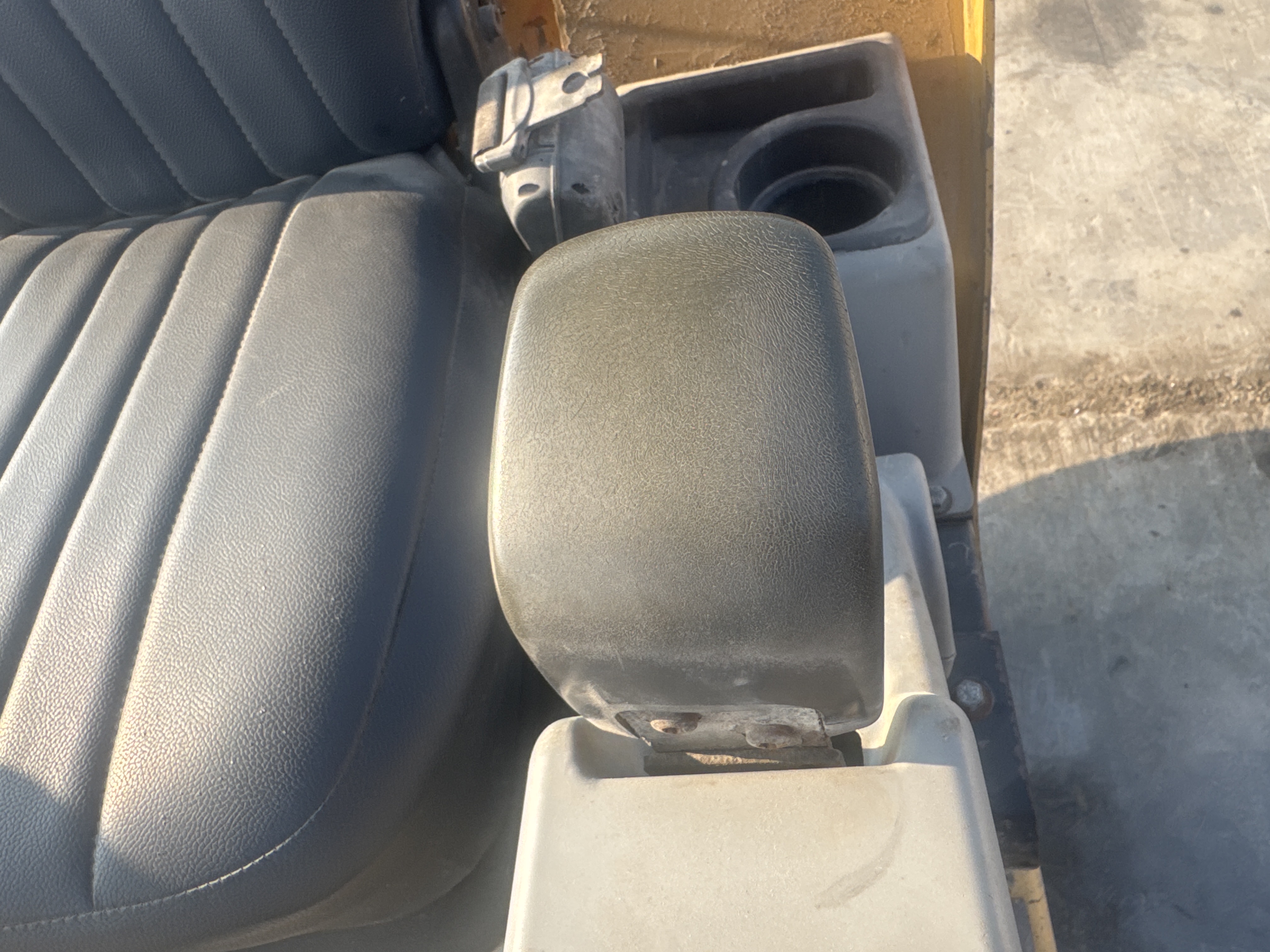 MNX-007-Cat-301.6C-Mini-excavators-inspection-Cabin-Seats/armrests-2