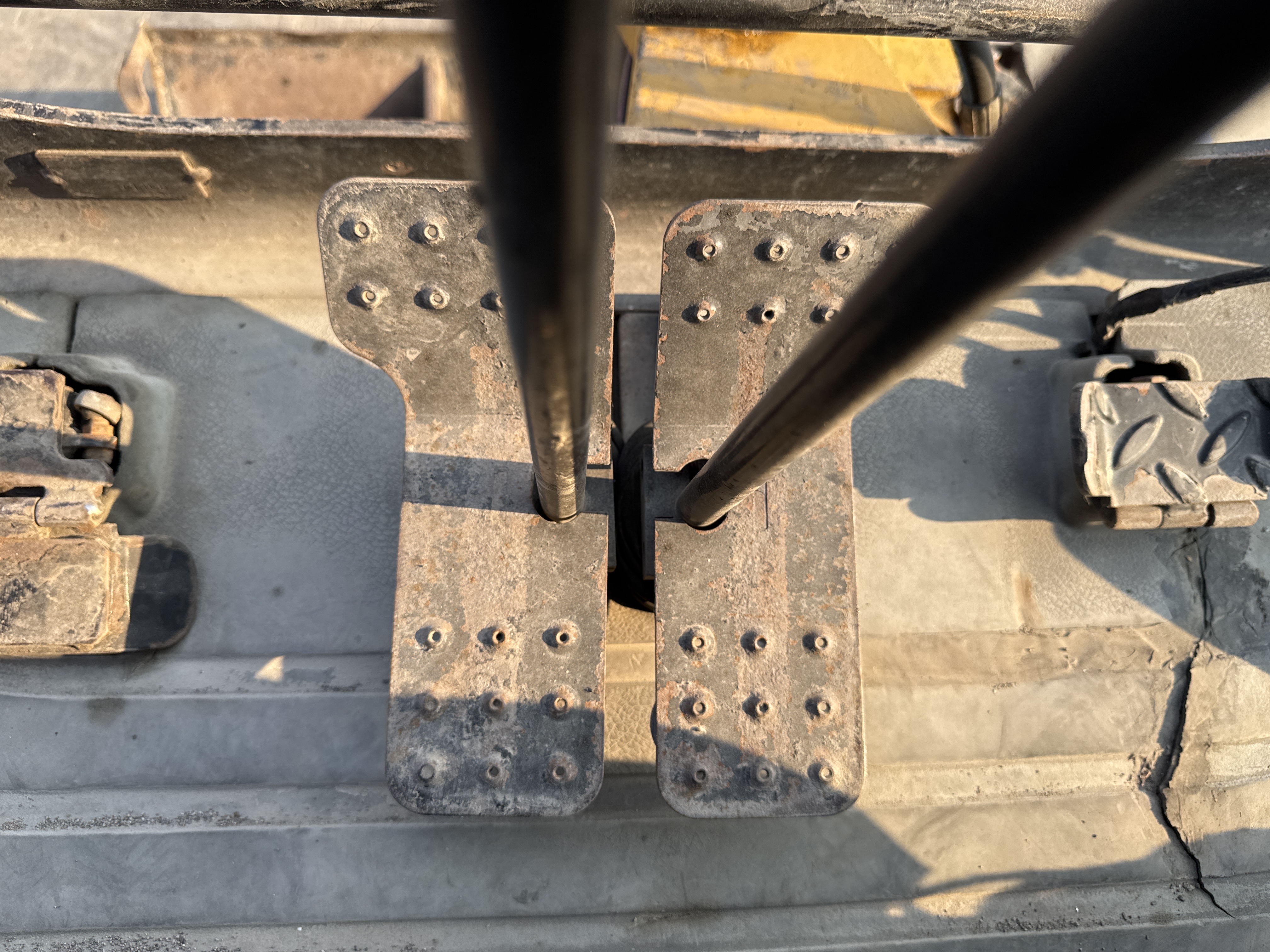 MNX-007-Cat-301.6C-Mini-excavators-inspection-Cabin-Pedals-2