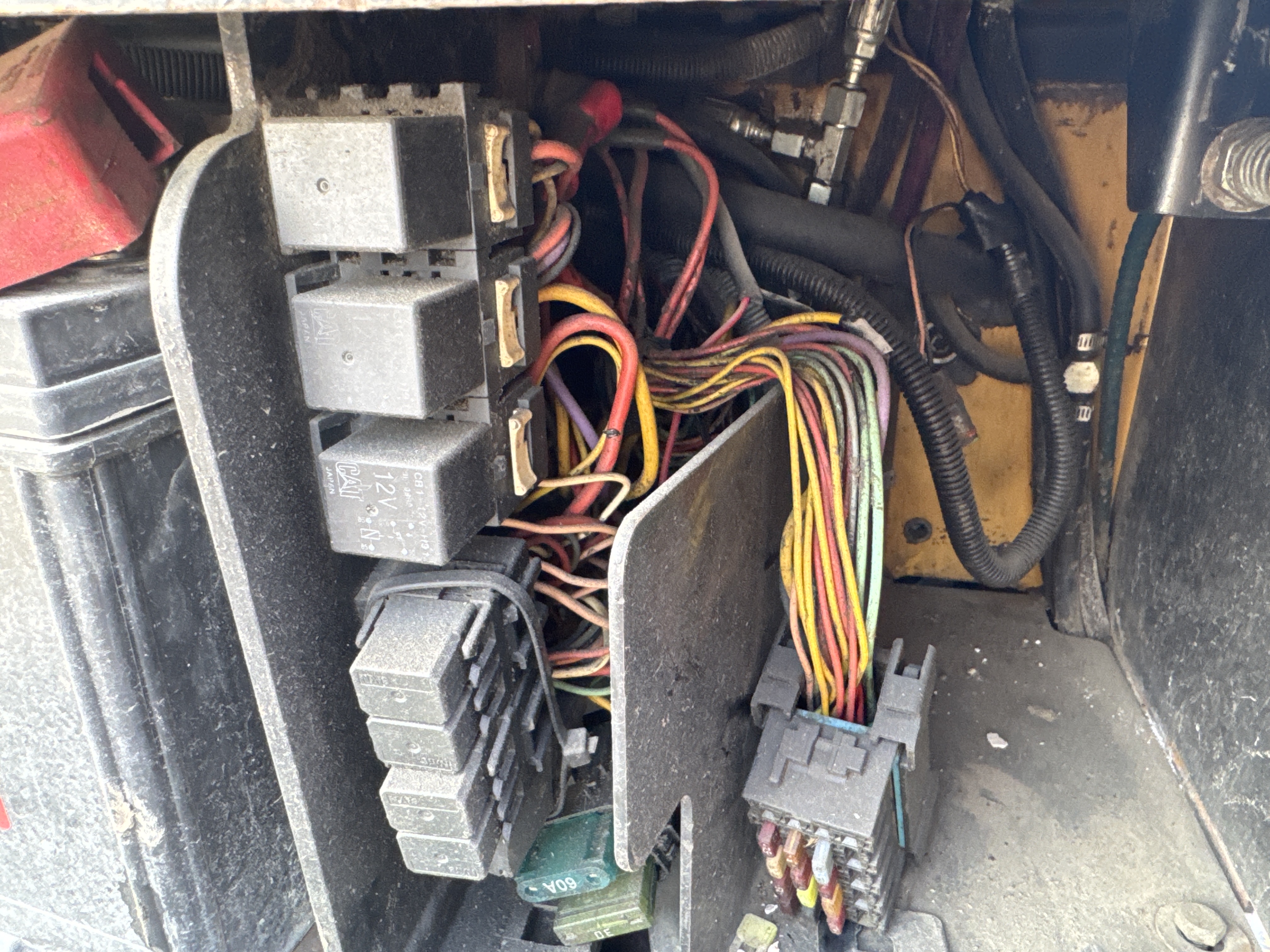 MNX-007-Cat-301.6C-Mini-excavators-inspection-Electronics-Fuse-box-2