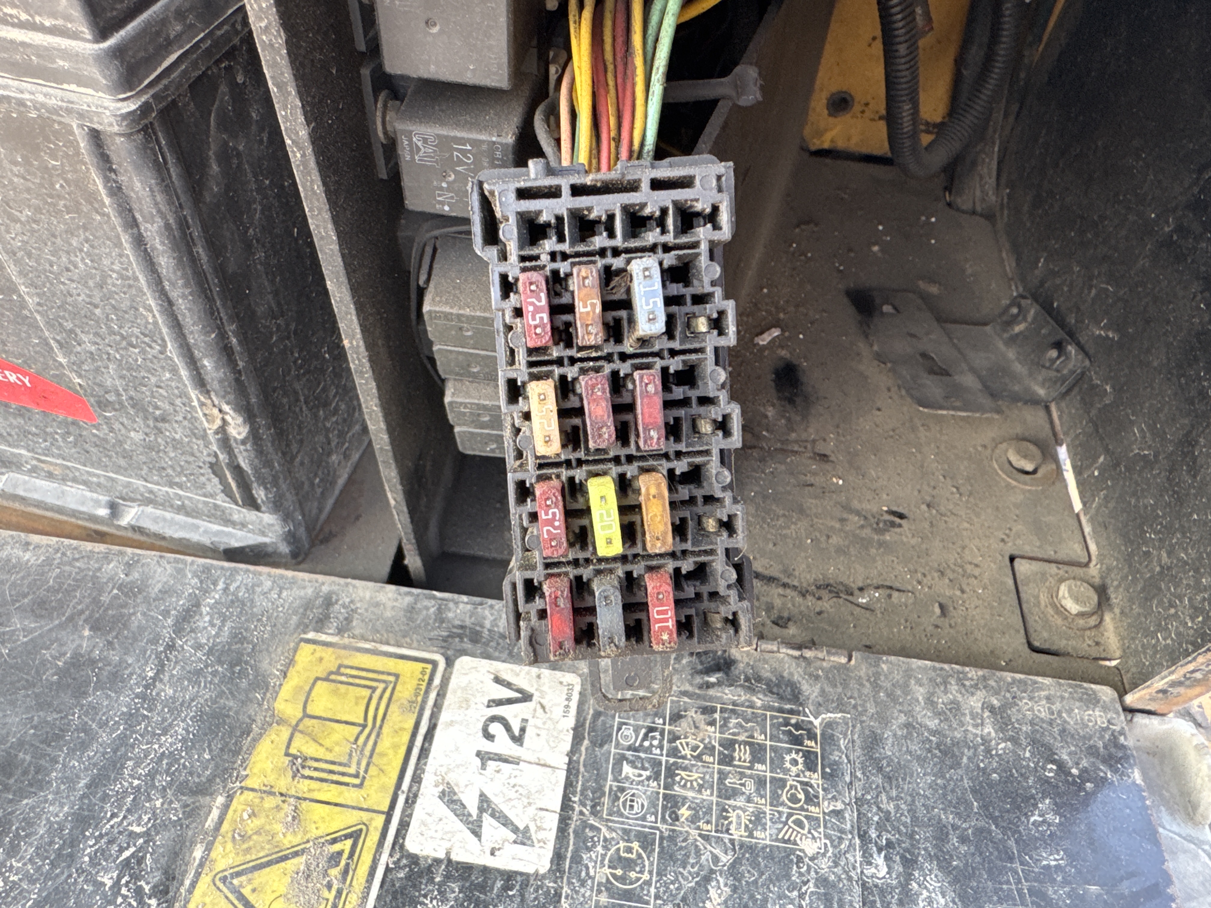 MNX-007-Cat-301.6C-Mini-excavators-inspection-Electronics-Fuse-box-2