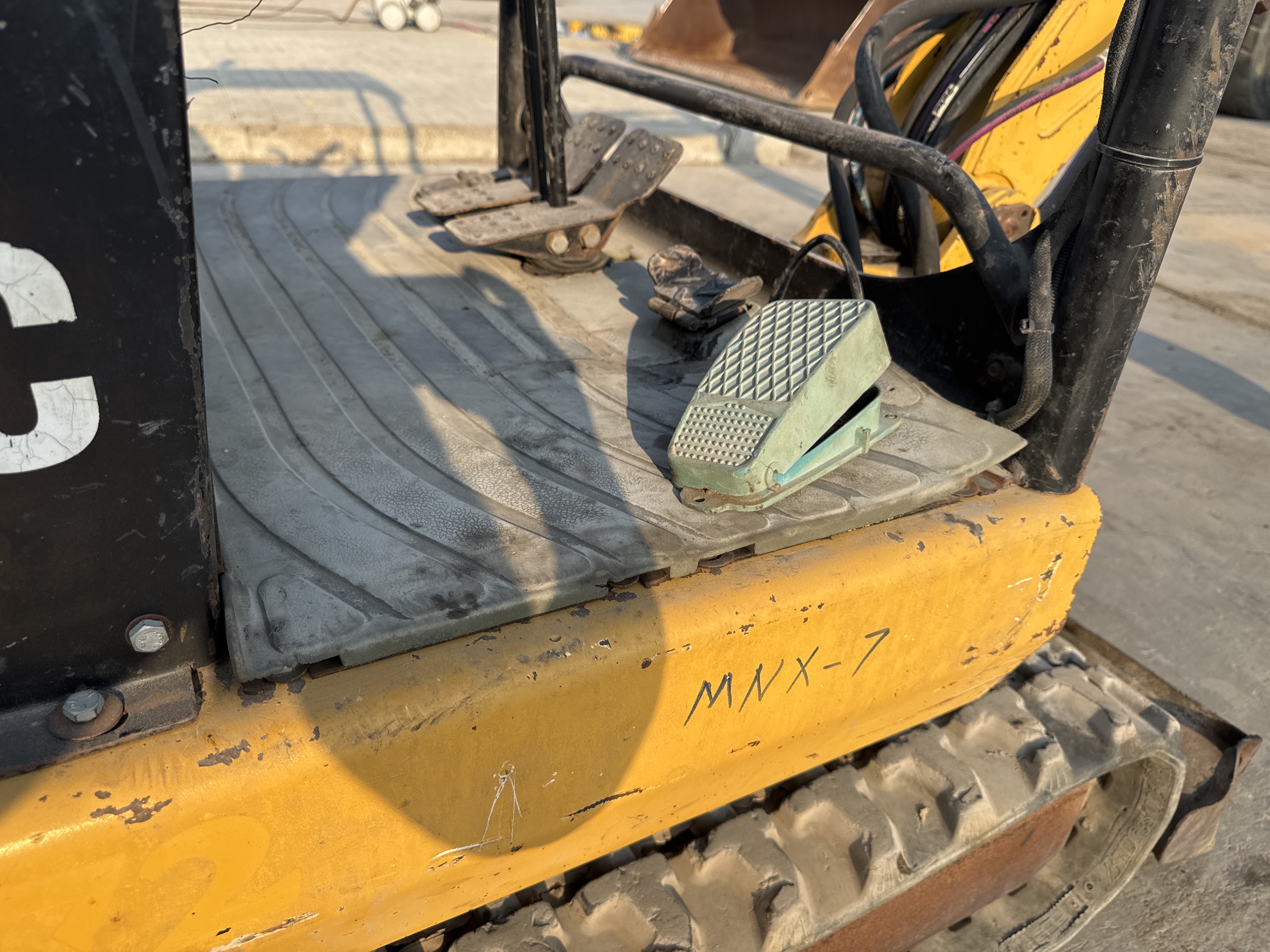 MNX-007-Cat-301.6C-Mini-excavators-inspection-Structure-Steps/ladders-2
