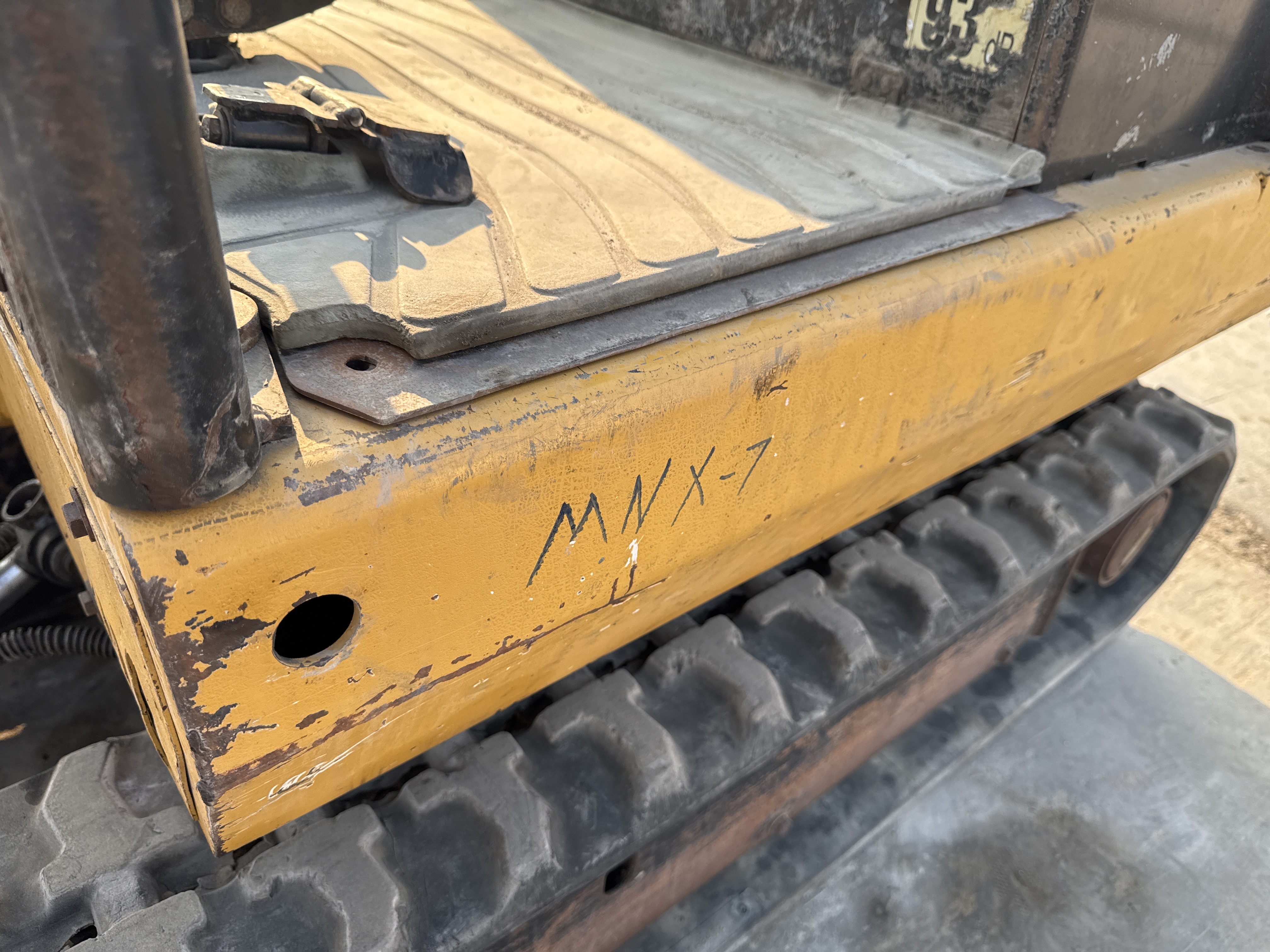 MNX-007-Cat-301.6C-Mini-excavators-inspection-Structure-Steps/ladders-2