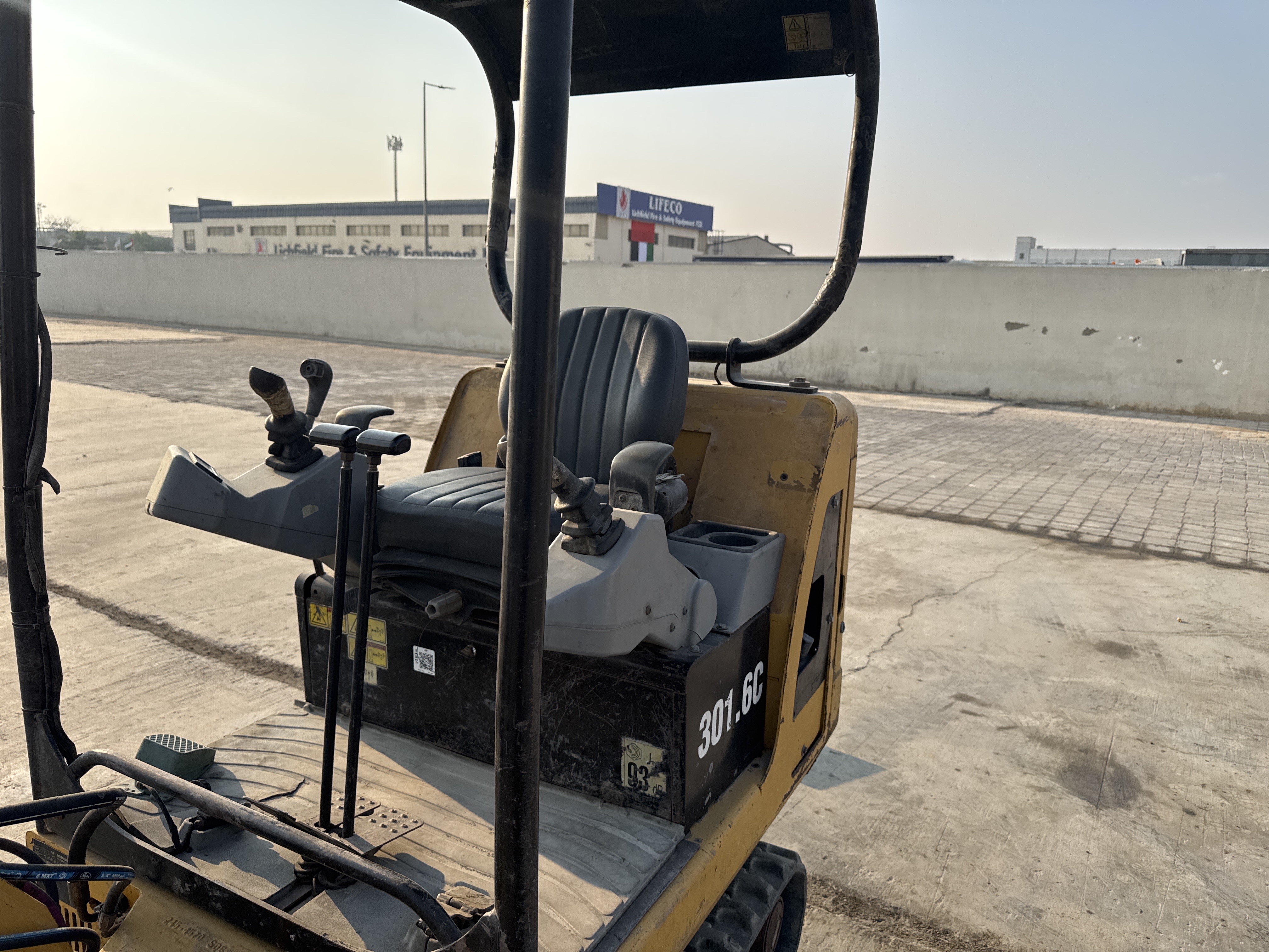 MNX-007-Cat-301.6C-Mini-excavators-inspection-Structure-Handrails-2
