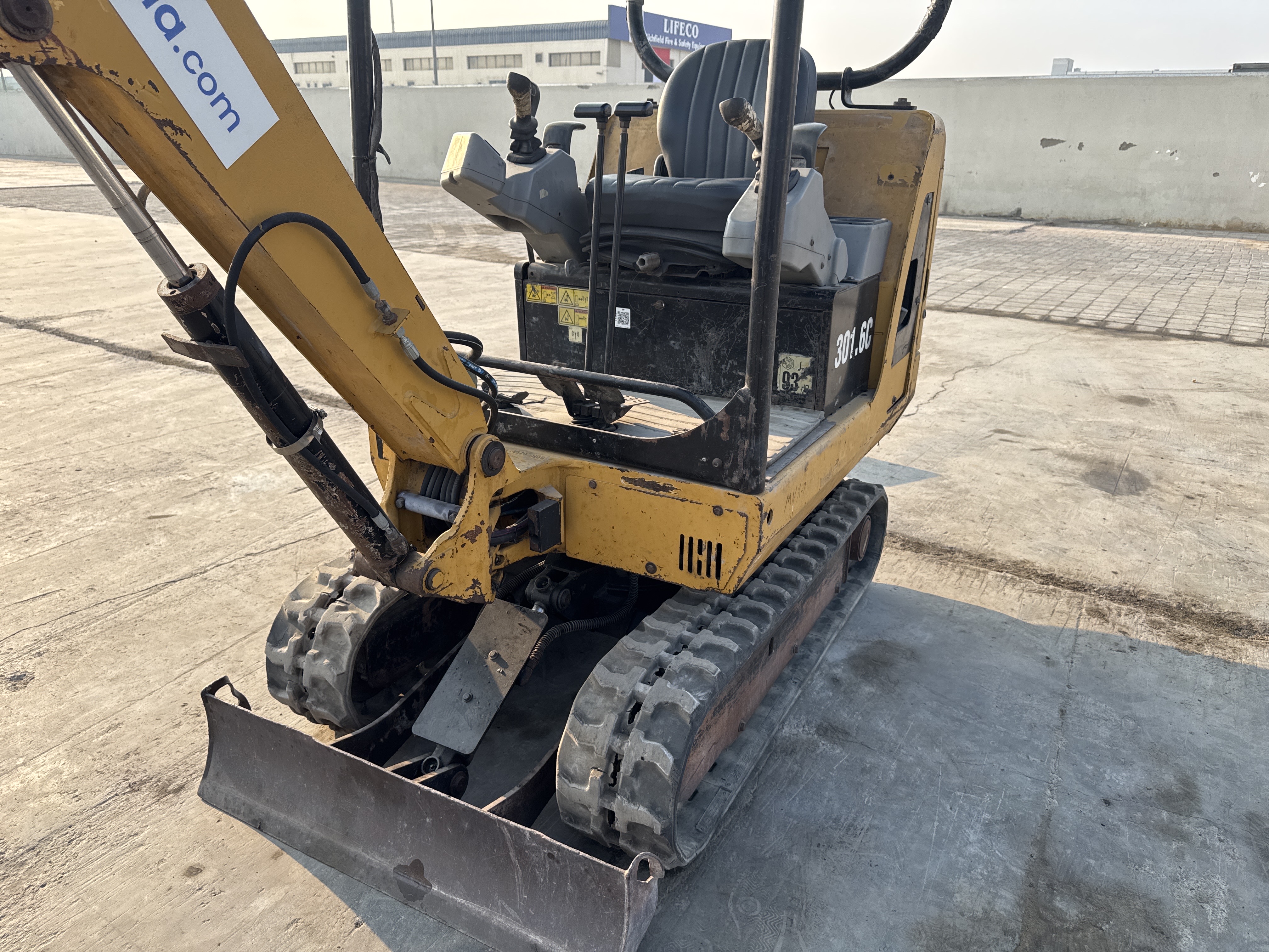 MNX-007-Cat-301.6C-Mini-excavators-inspection-Structure-Paint-2