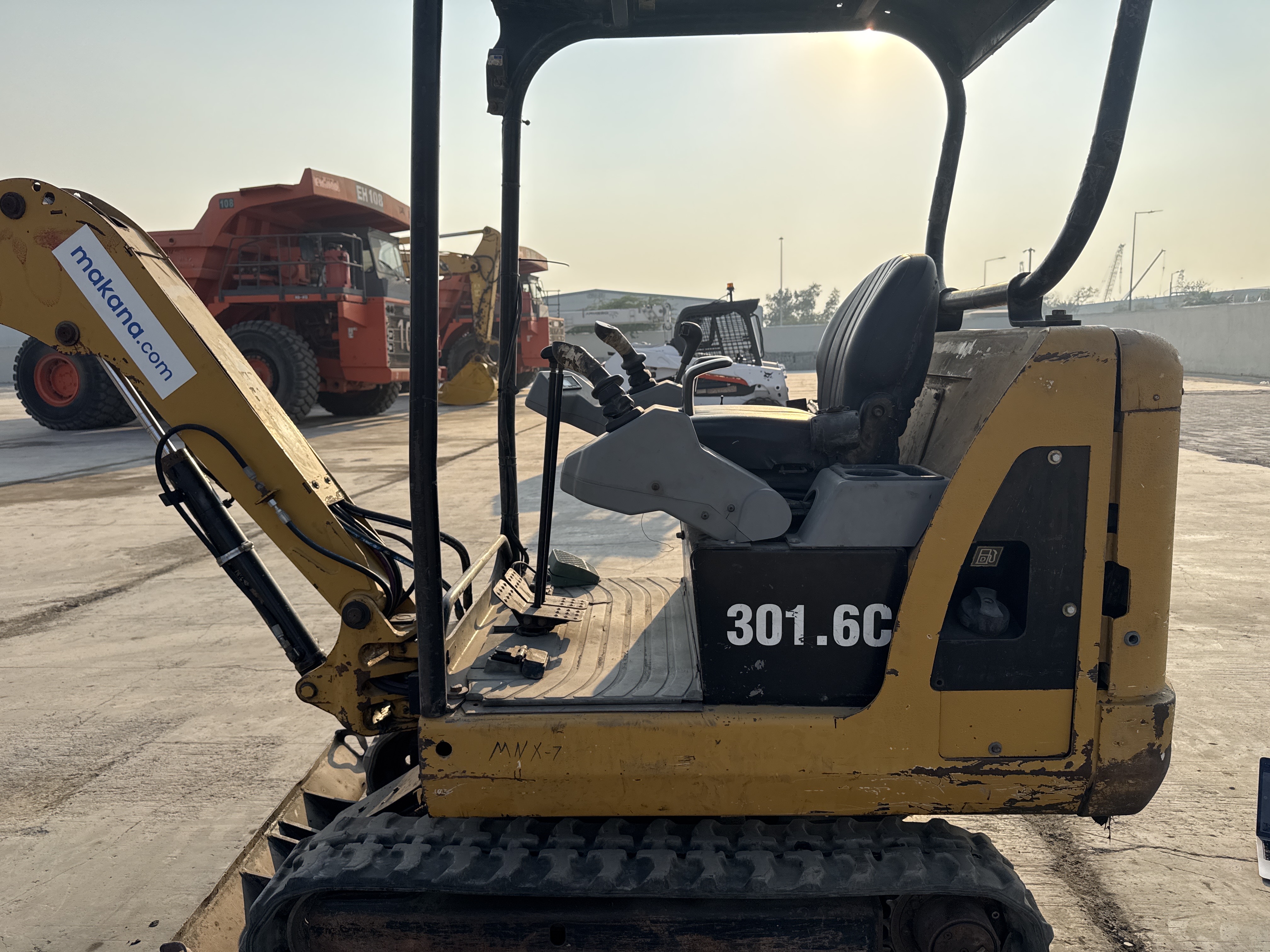 MNX-007-Cat-301.6C-Mini-excavators-inspection-Structure-Paint-2