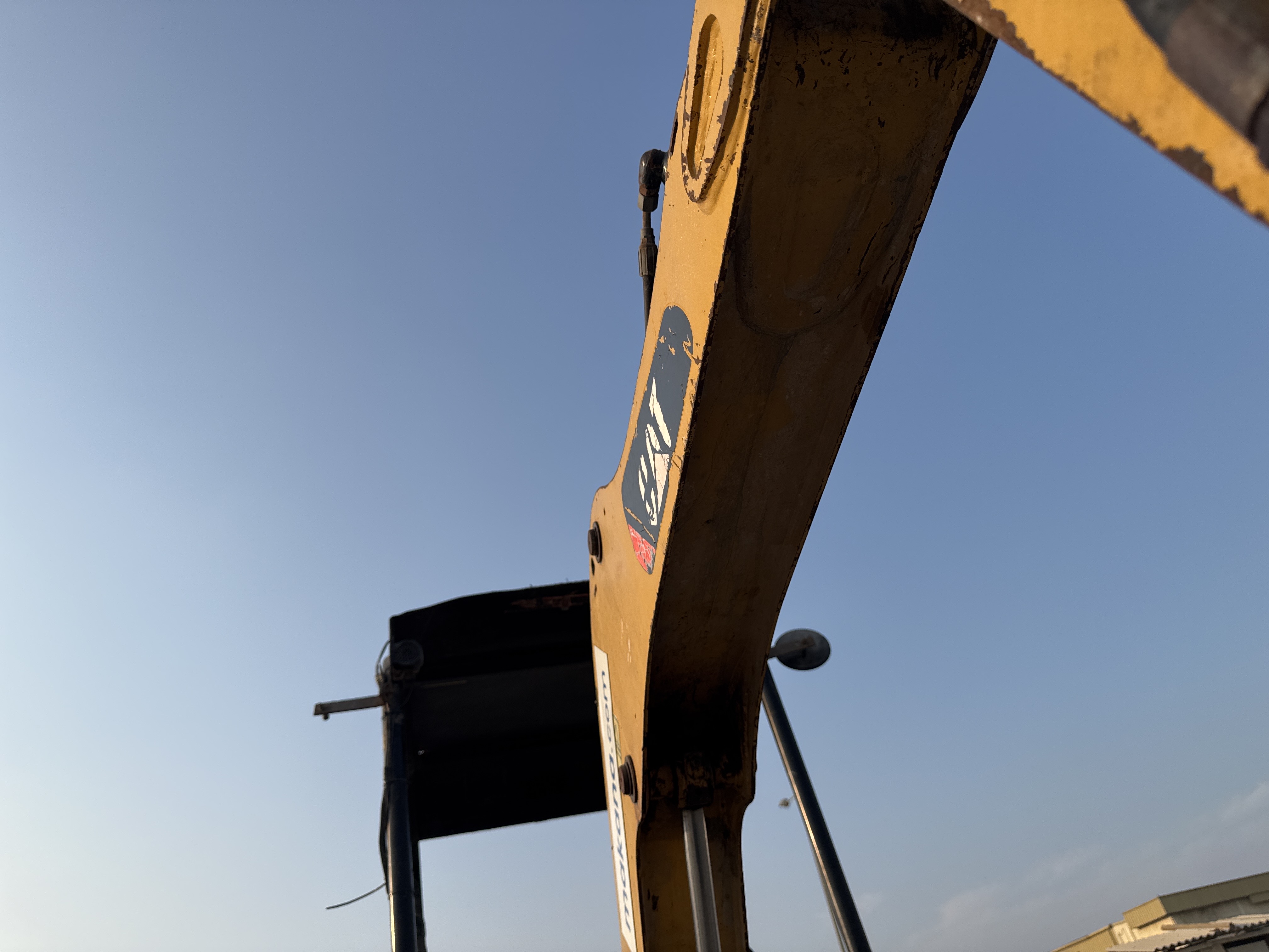 MNX-007-Cat-301.6C-Mini-excavators-inspection-Chassis-Boom-2