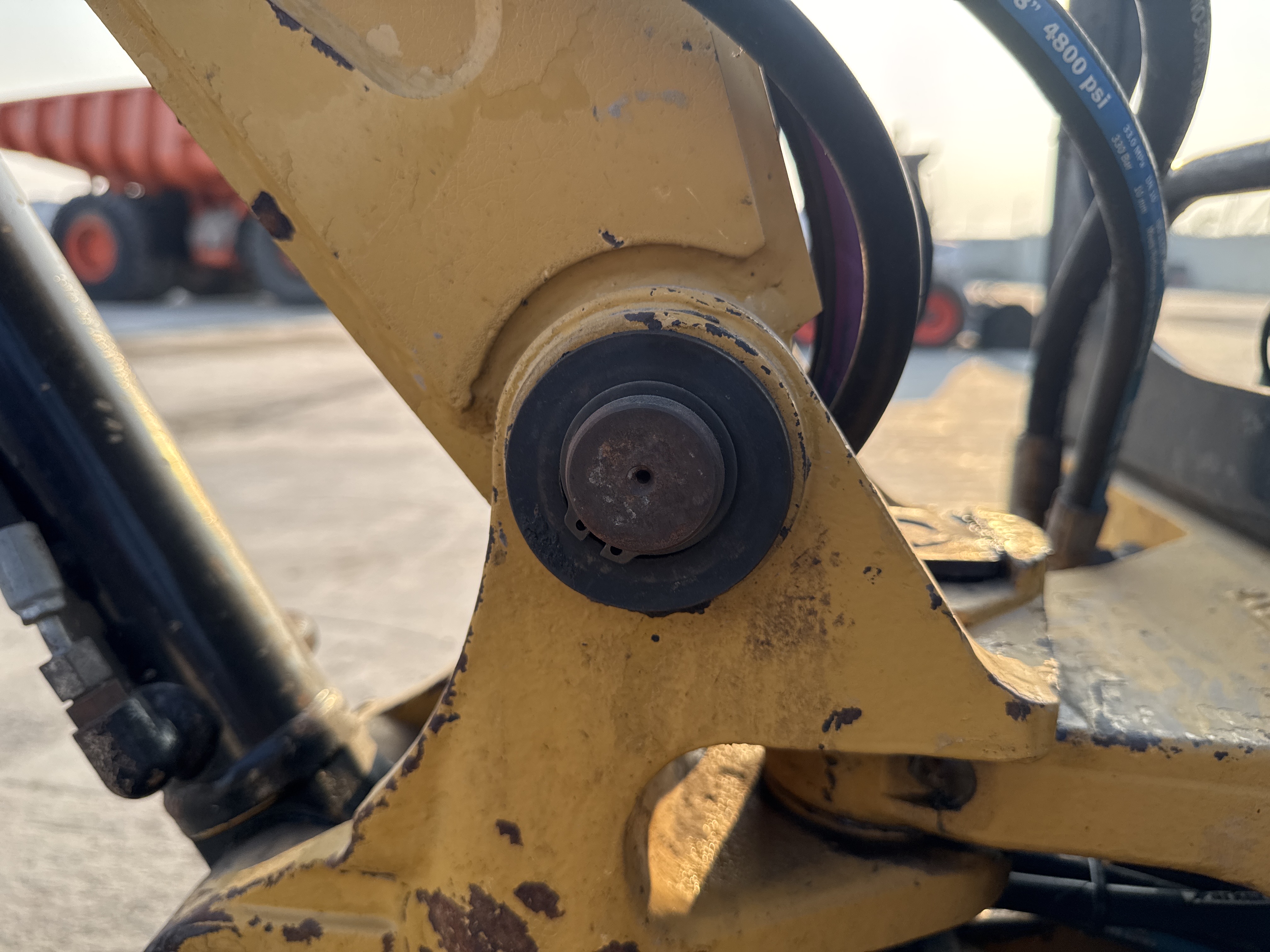 MNX-007-Cat-301.6C-Mini-excavators-inspection-Chassis-Boom-base-pin-and-bushings-2