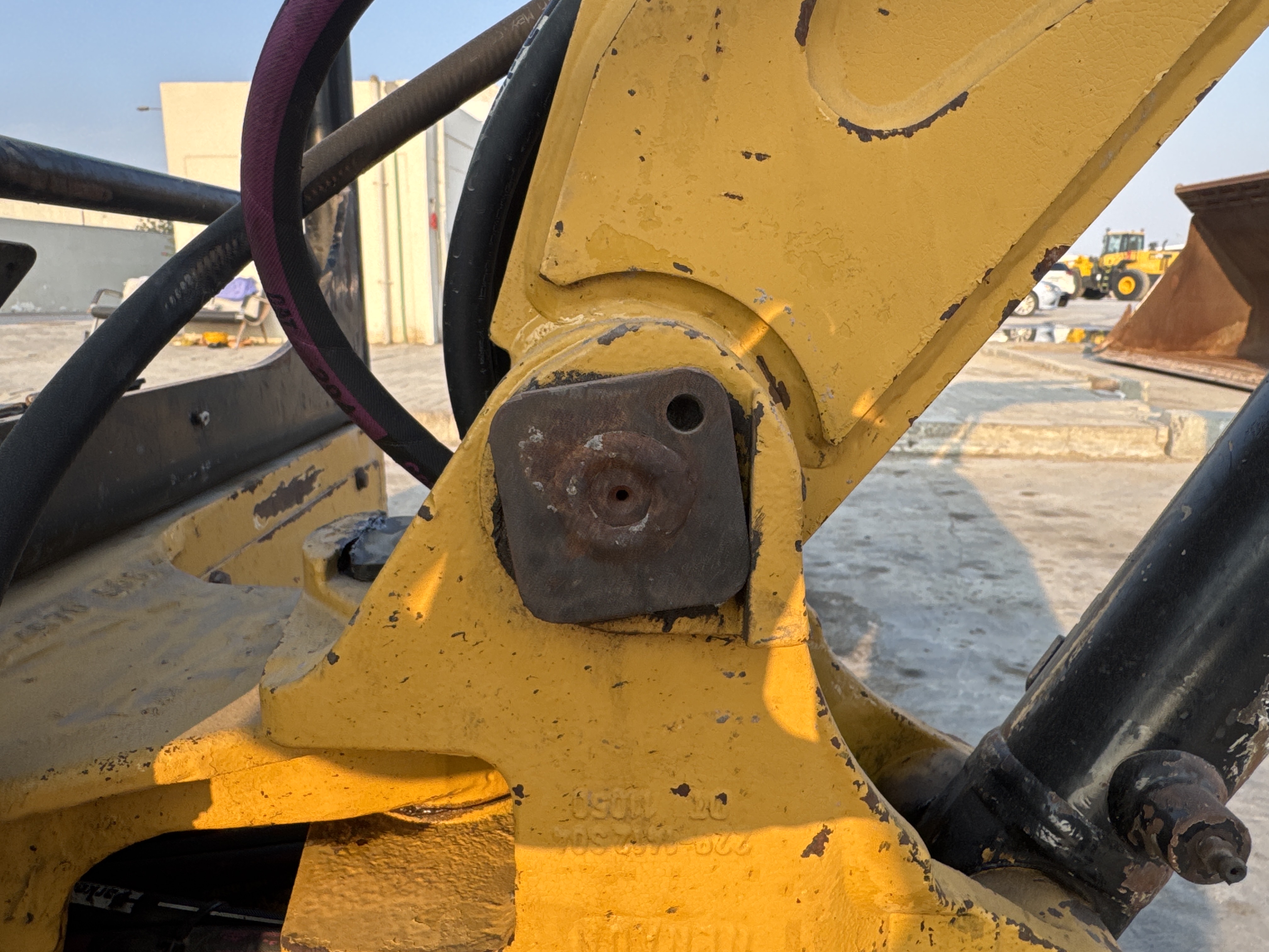 MNX-007-Cat-301.6C-Mini-excavators-inspection-Chassis-Boom-base-pin-and-bushings-2