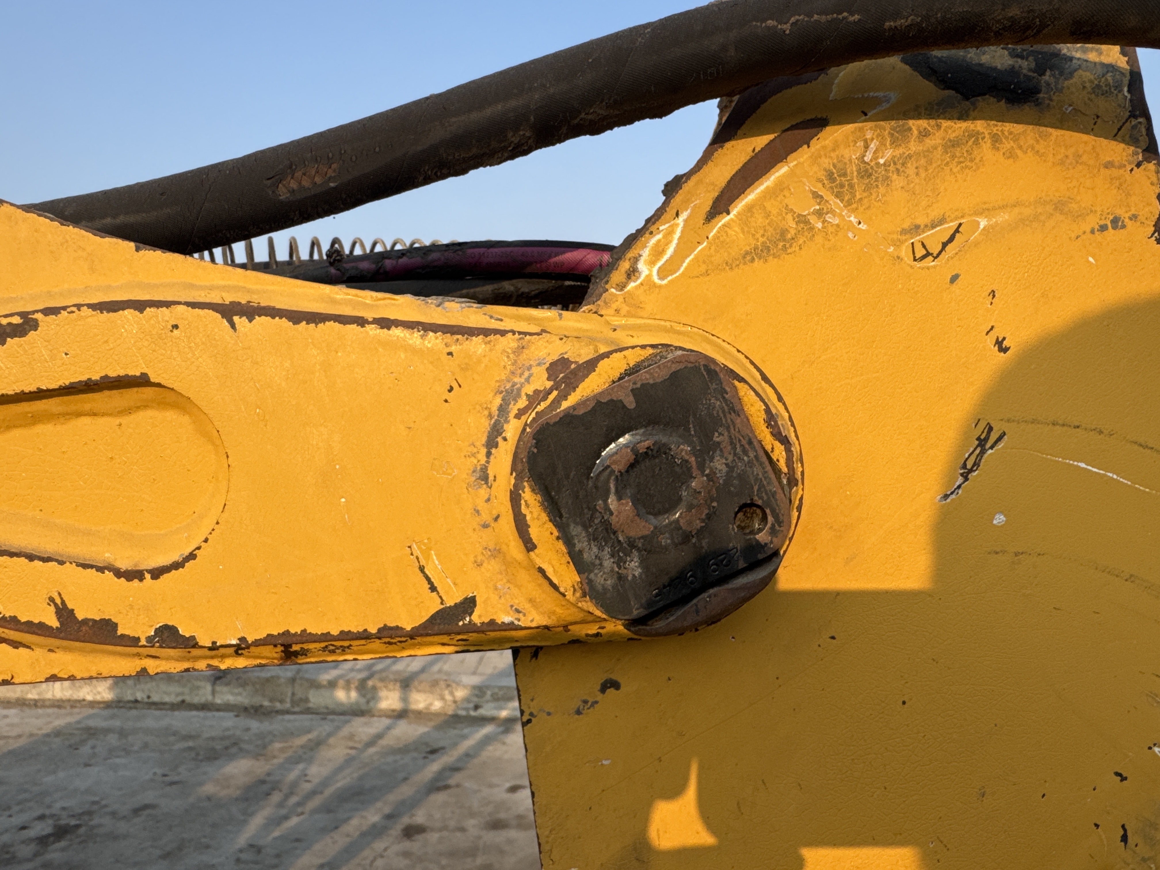 MNX-007-Cat-301.6C-Mini-excavators-inspection-Chassis-Pin-and-bushings-boom-to-stick-2