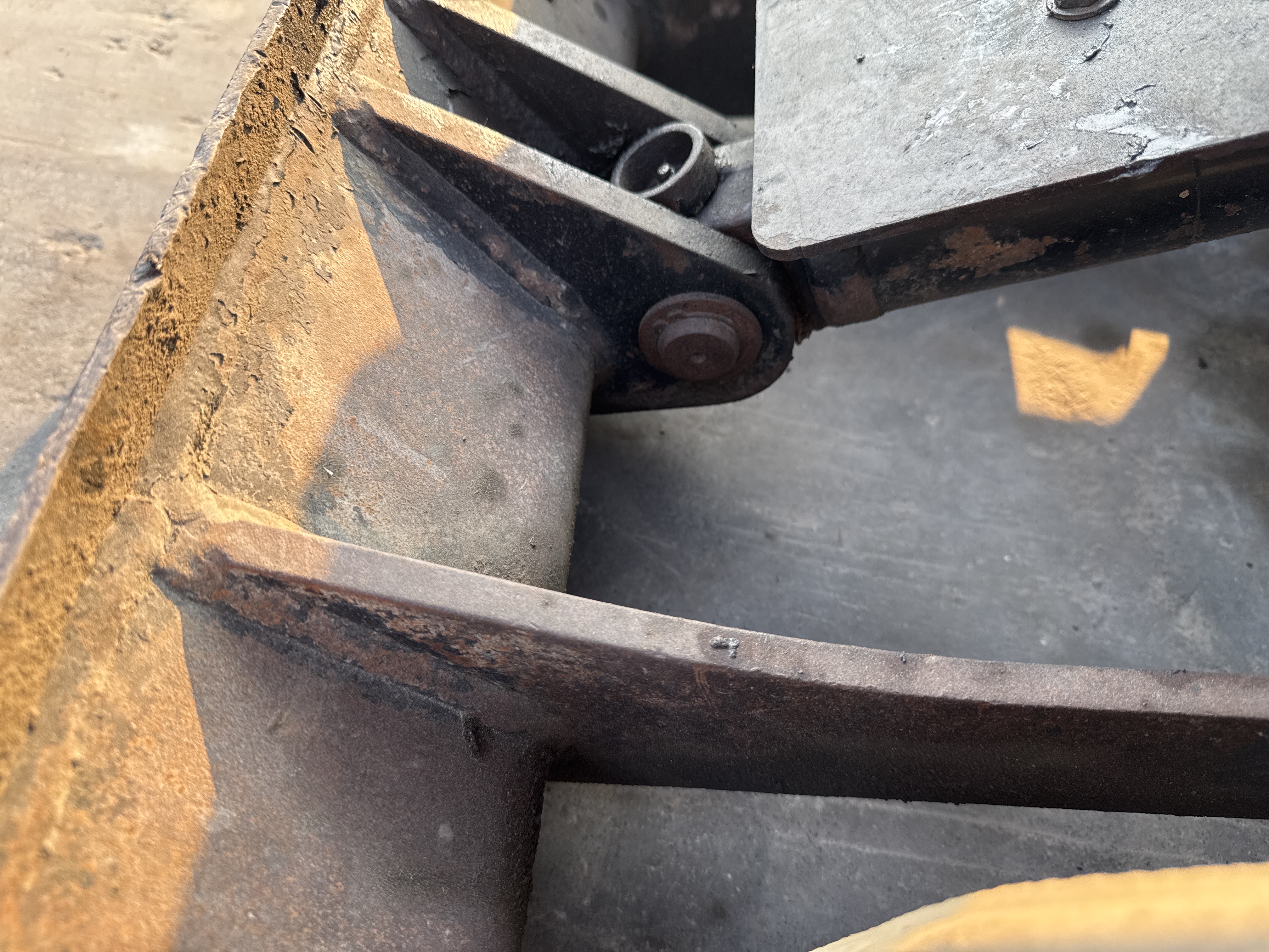 MNX-007-Cat-301.6C-Mini-excavators-inspection-Chassis-Dozer-blade-4