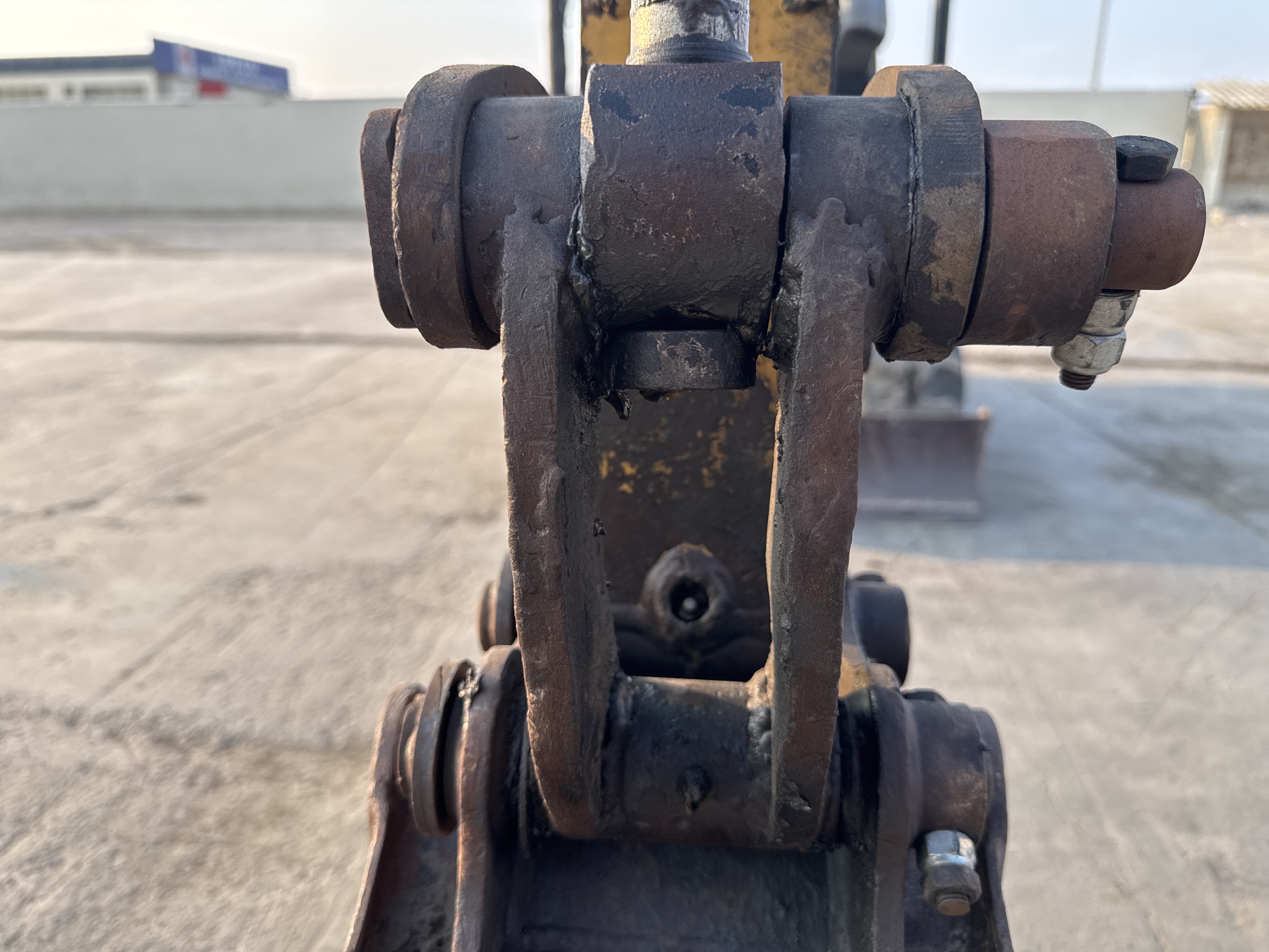 MNX-007-Cat-301.6C-Mini-excavators-inspection-Chassis-H-link-2