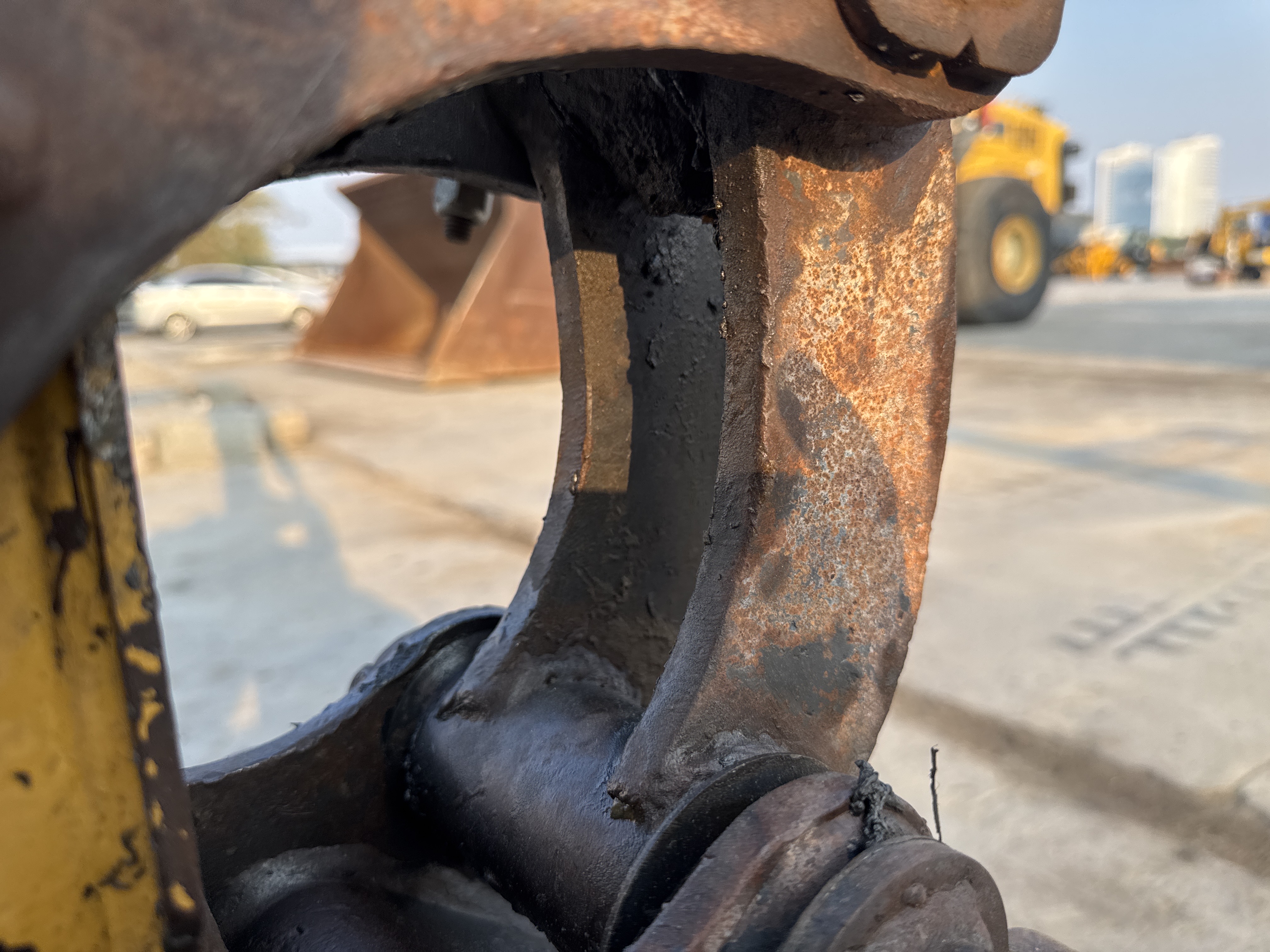 MNX-007-Cat-301.6C-Mini-excavators-inspection-Chassis-H-link-2