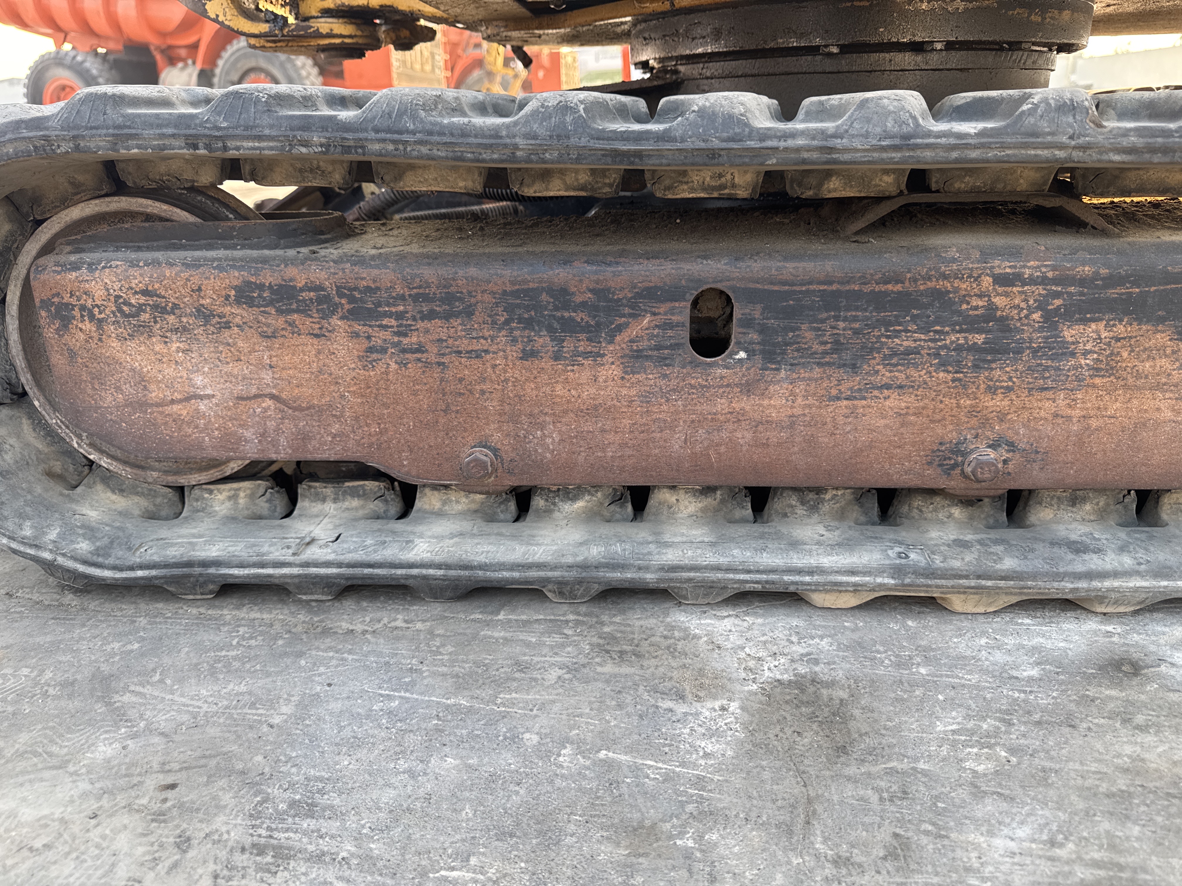 MNX-007-Cat-301.6C-Mini-excavators-inspection-Undercarriage-Left-track-tensioner-2