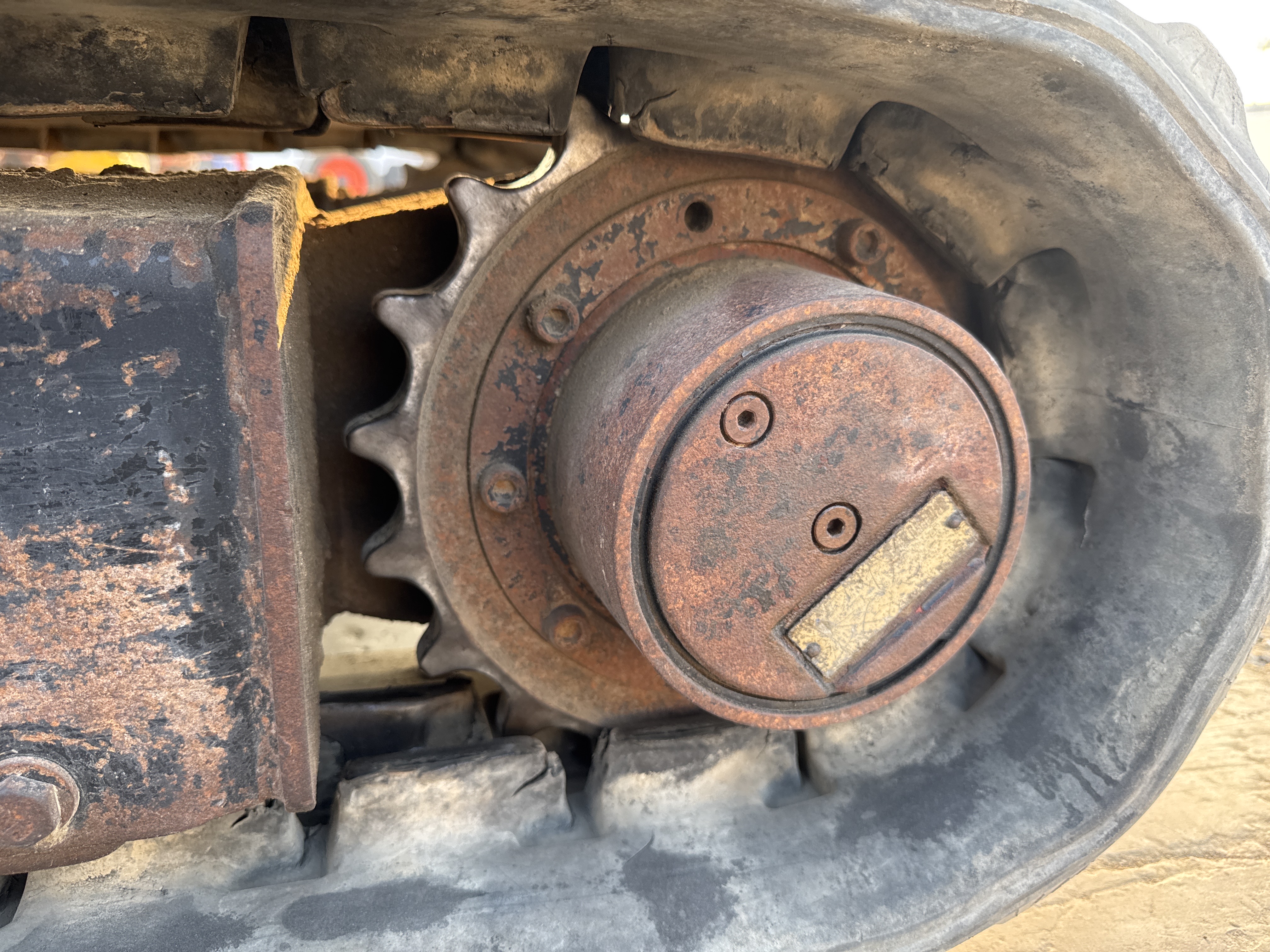 MNX-007-Cat-301.6C-Mini-excavators-inspection-Undercarriage-Left-sprocket-2