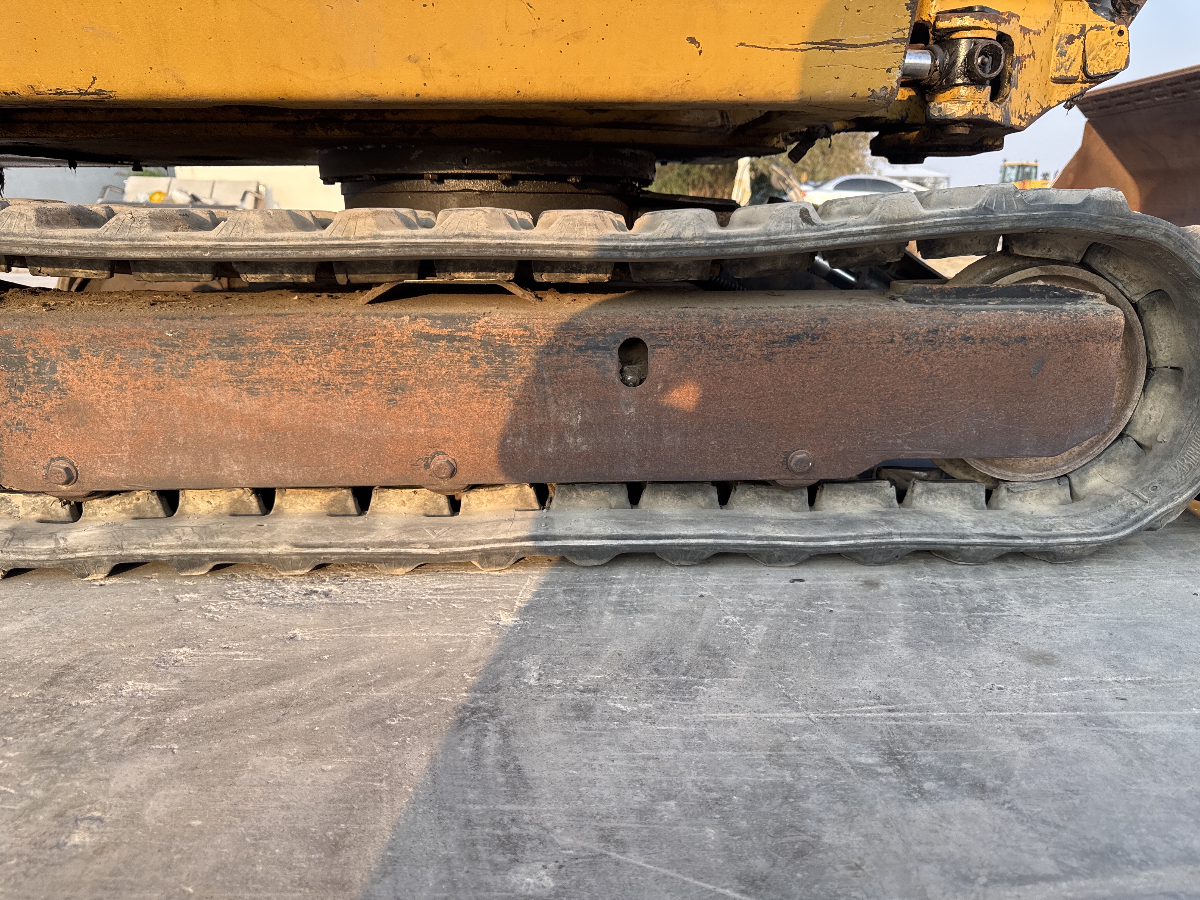 MNX-007-Cat-301.6C-Mini-excavators-inspection-Undercarriage-Right-track-tensioner-2