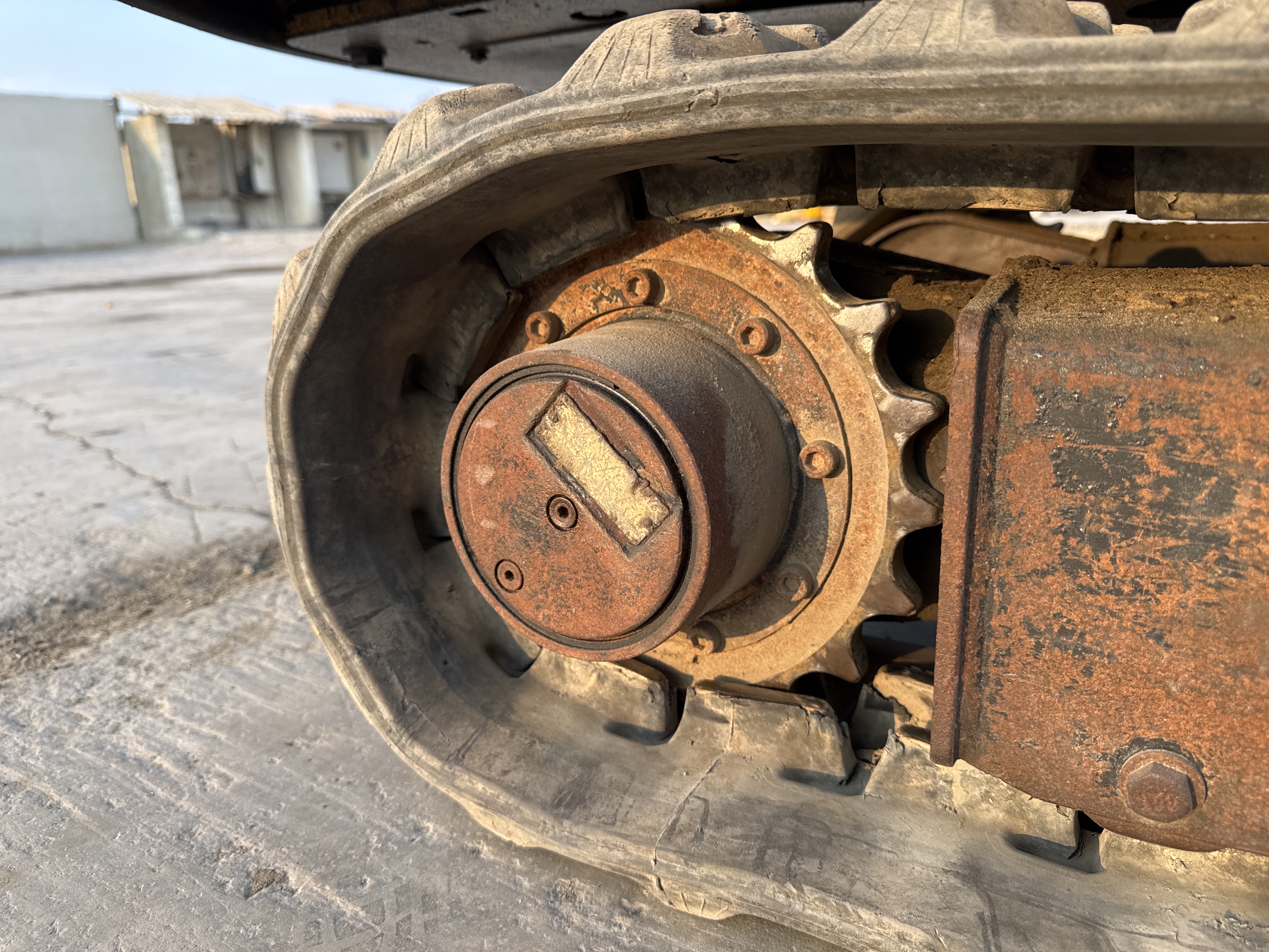 MNX-007-Cat-301.6C-Mini-excavators-inspection-Undercarriage-Right-sprocket-2
