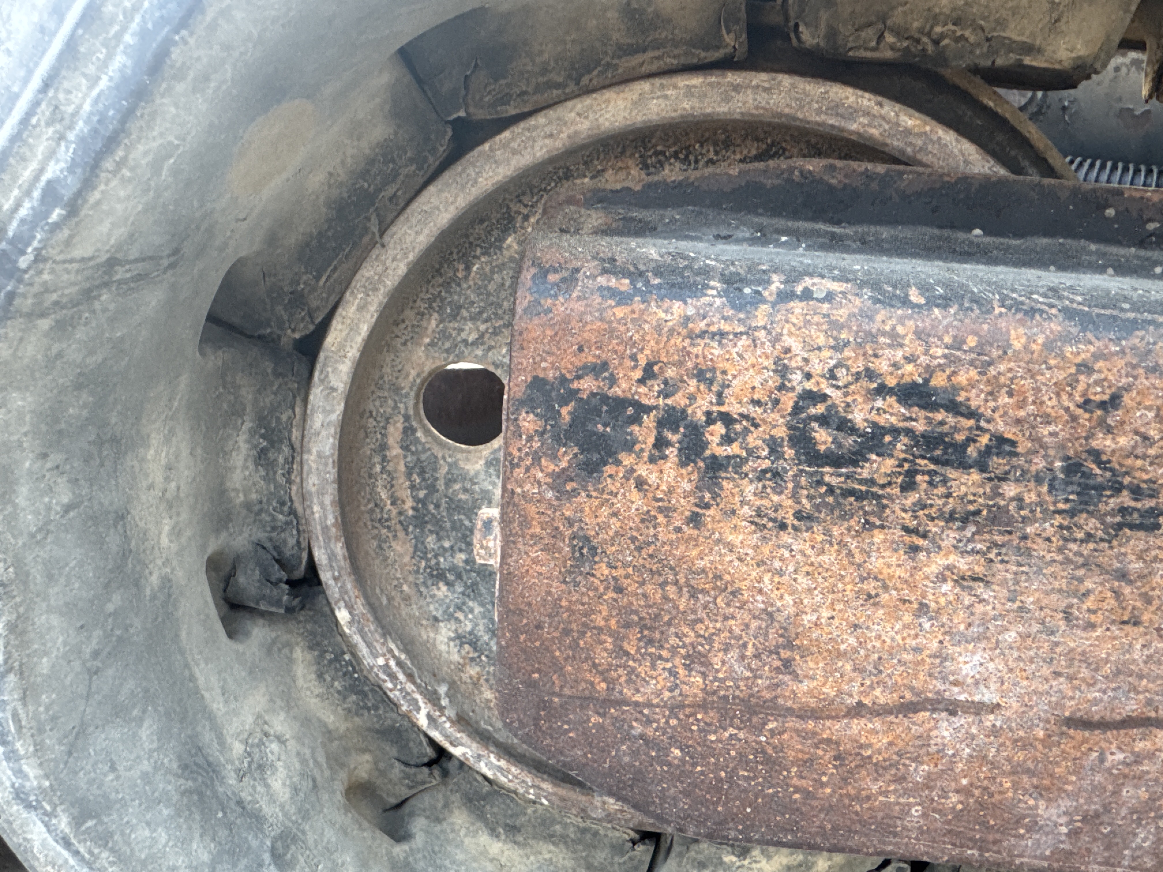MNX-007-Cat-301.6C-Mini-excavators-inspection-Undercarriage-left-idler-2