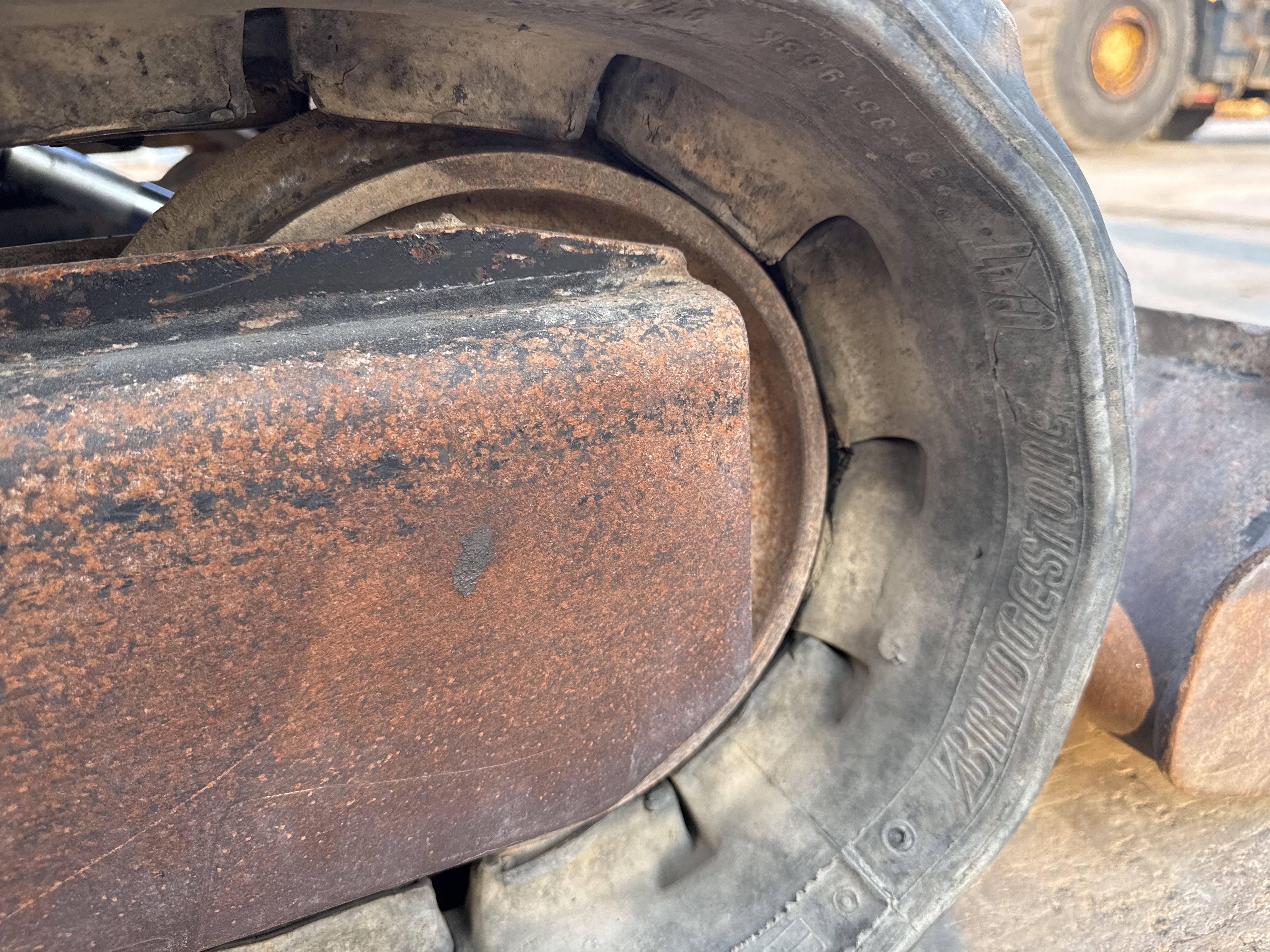 MNX-007-Cat-301.6C-Mini-excavators-inspection-Undercarriage-Right-idler-2