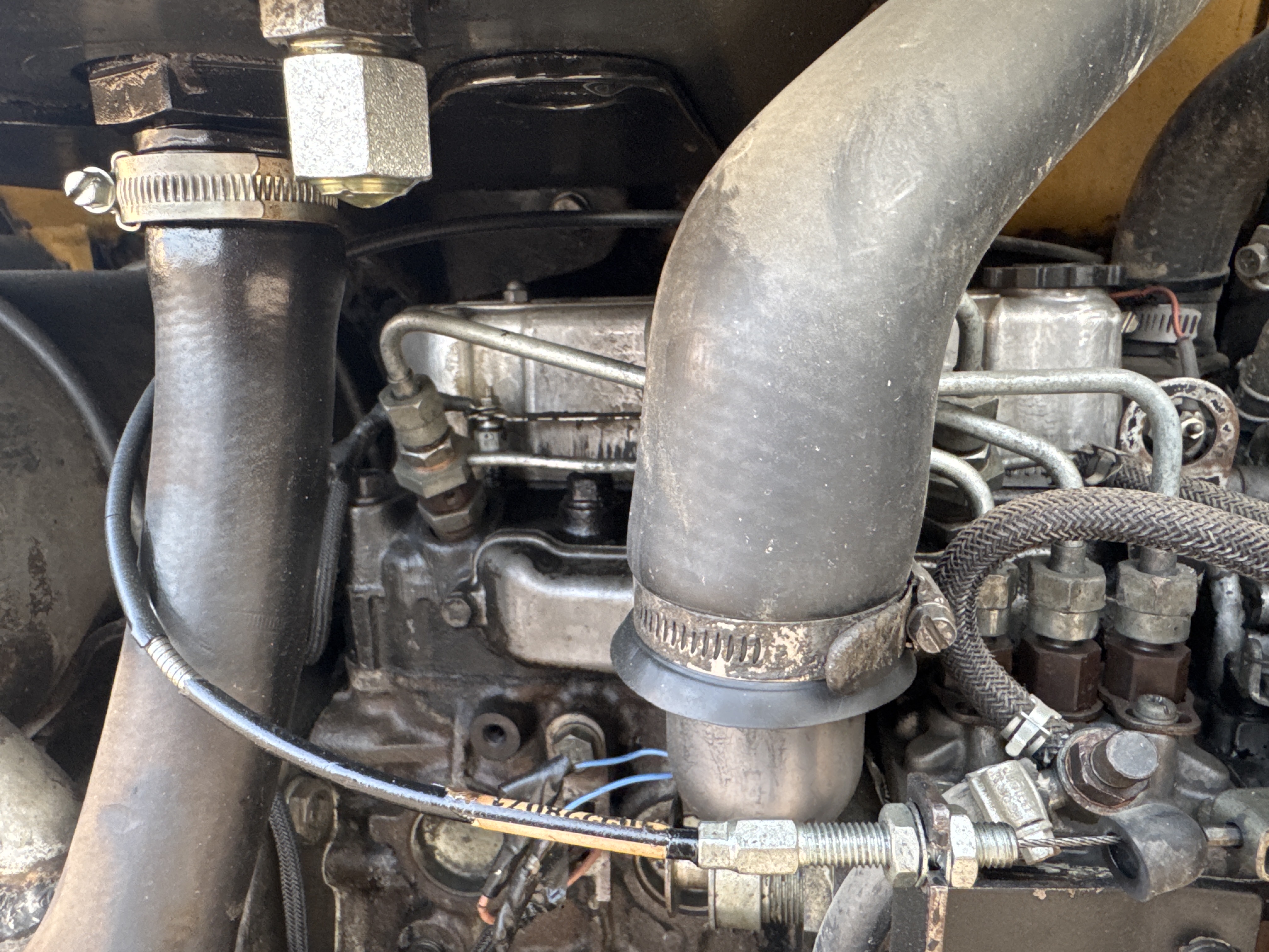 MNX-007-Cat-301.6C-Mini-excavators-inspection-Engine-Hoses-2