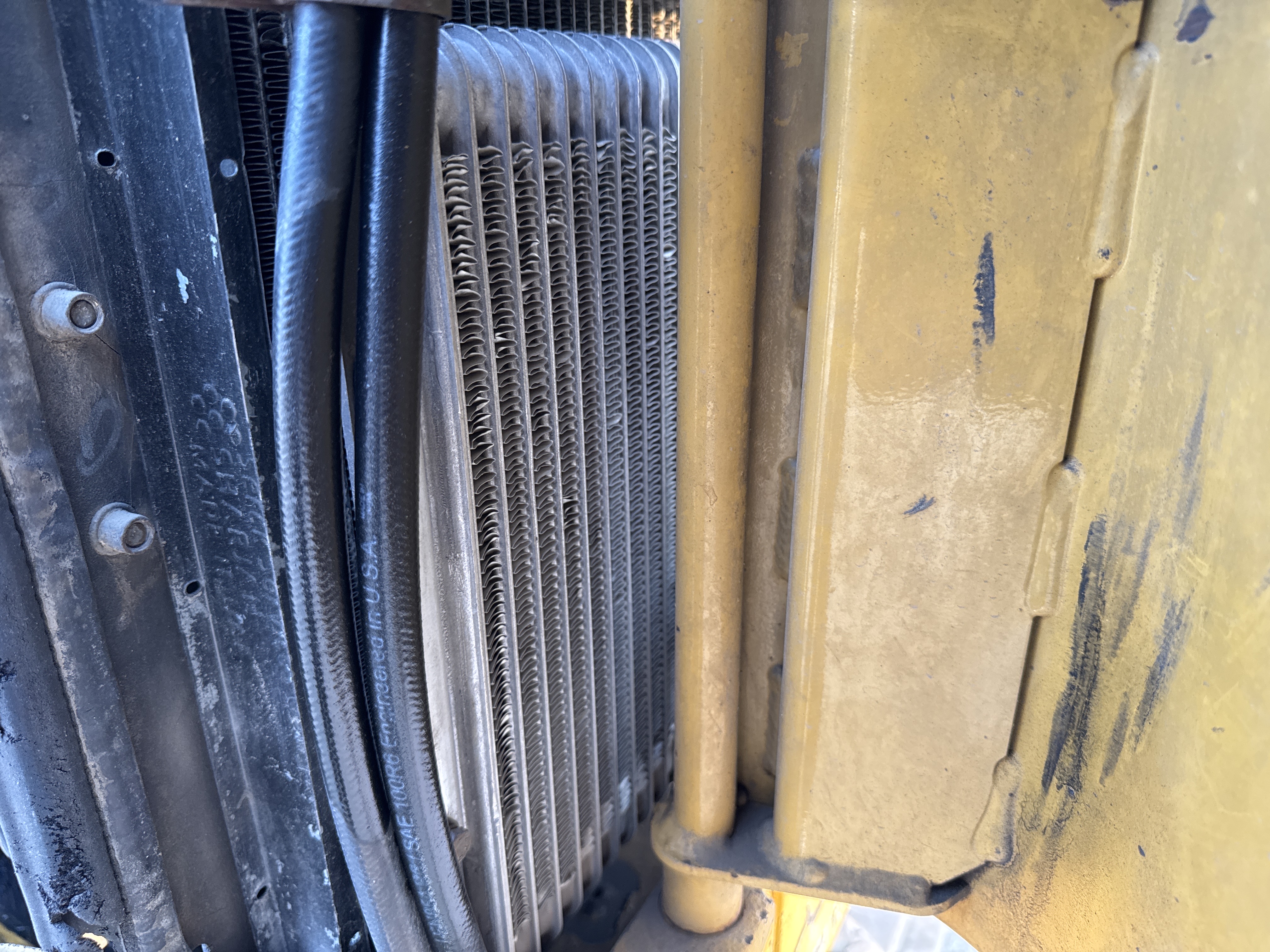 MNX-007-Cat-301.6C-Mini-excavators-inspection-Engine-Radiator,-oil-cooler-and-air-cooler-2