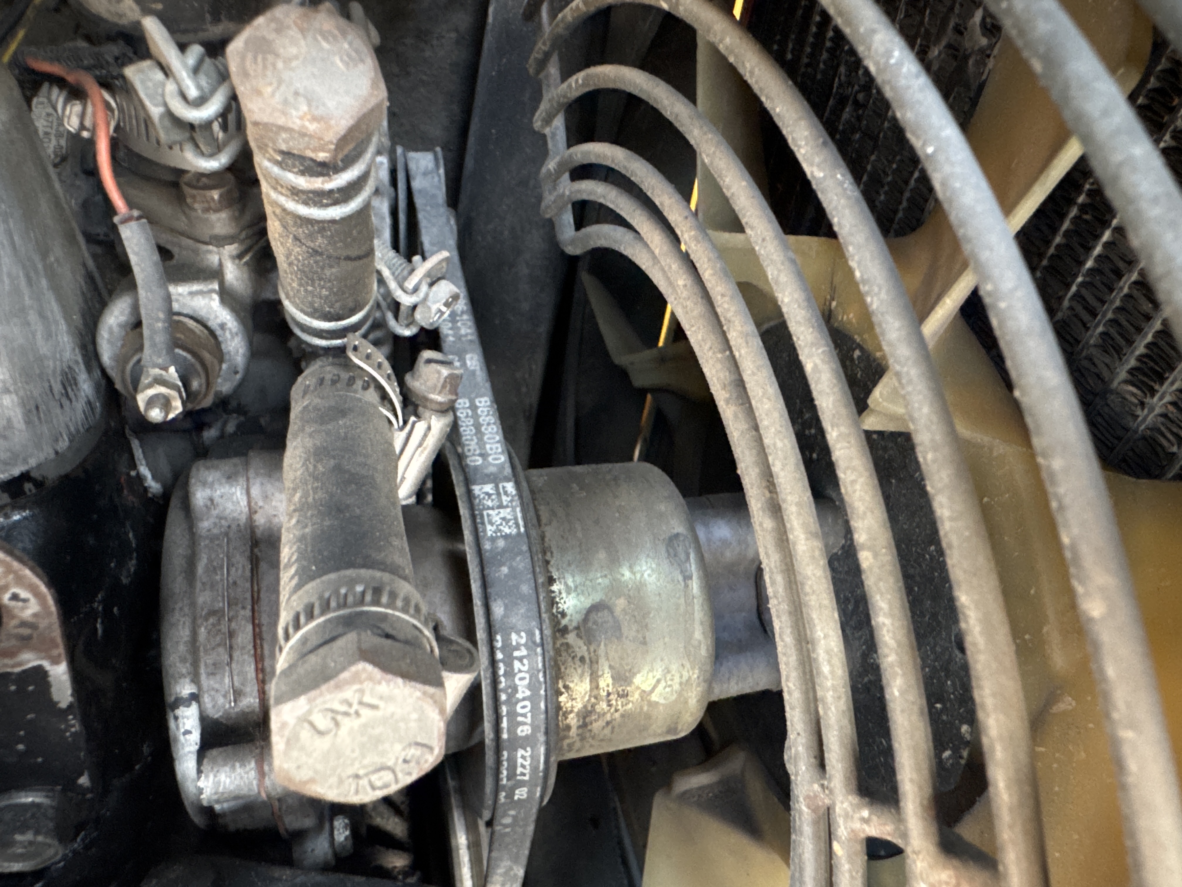 MNX-007-Cat-301.6C-Mini-excavators-inspection-Engine-Belts-2