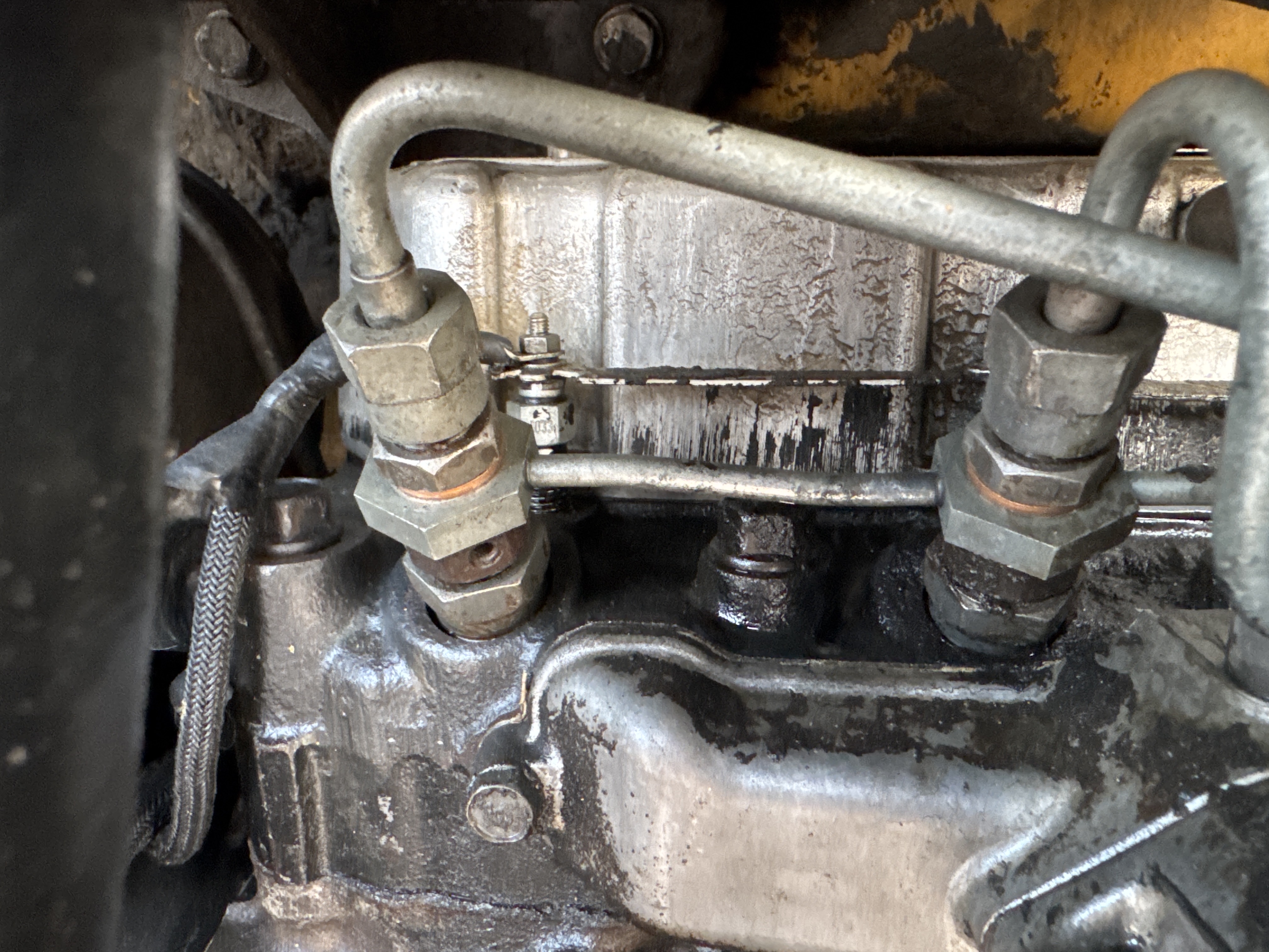 MNX-007-Cat-301.6C-Mini-excavators-inspection-Engine-Fuel-leaks-2